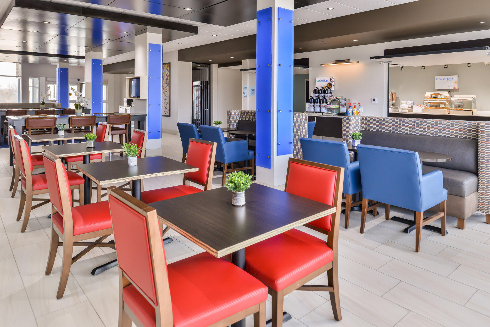 Holiday Inn Express & Suites Lee's Summit - Kansas City Photo