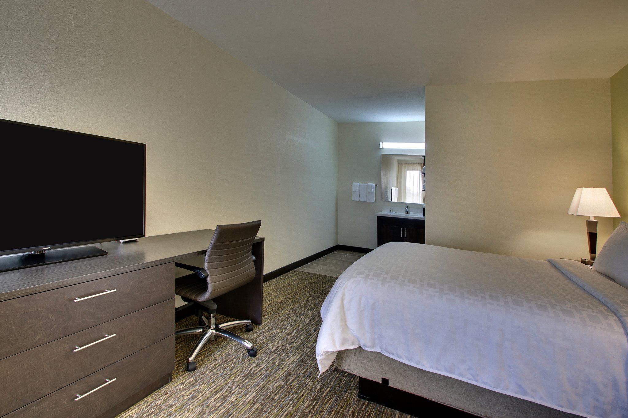 Candlewood Suites Wichita East Photo