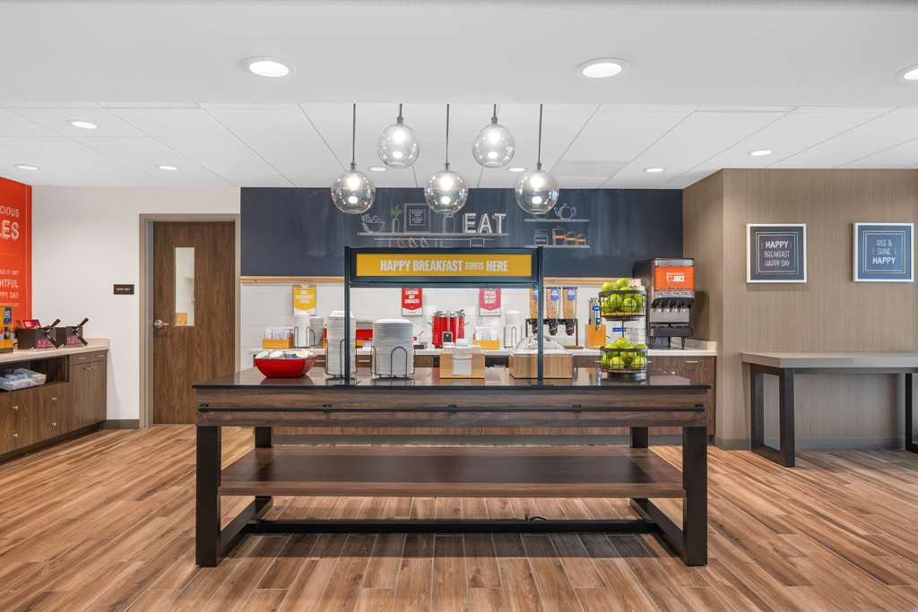 Hampton Inn & Suites Bakersfield Central Image