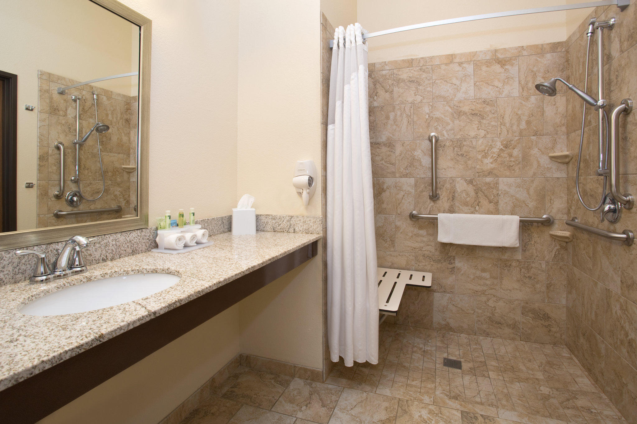 Holiday Inn Express & Suites Glendive Photo