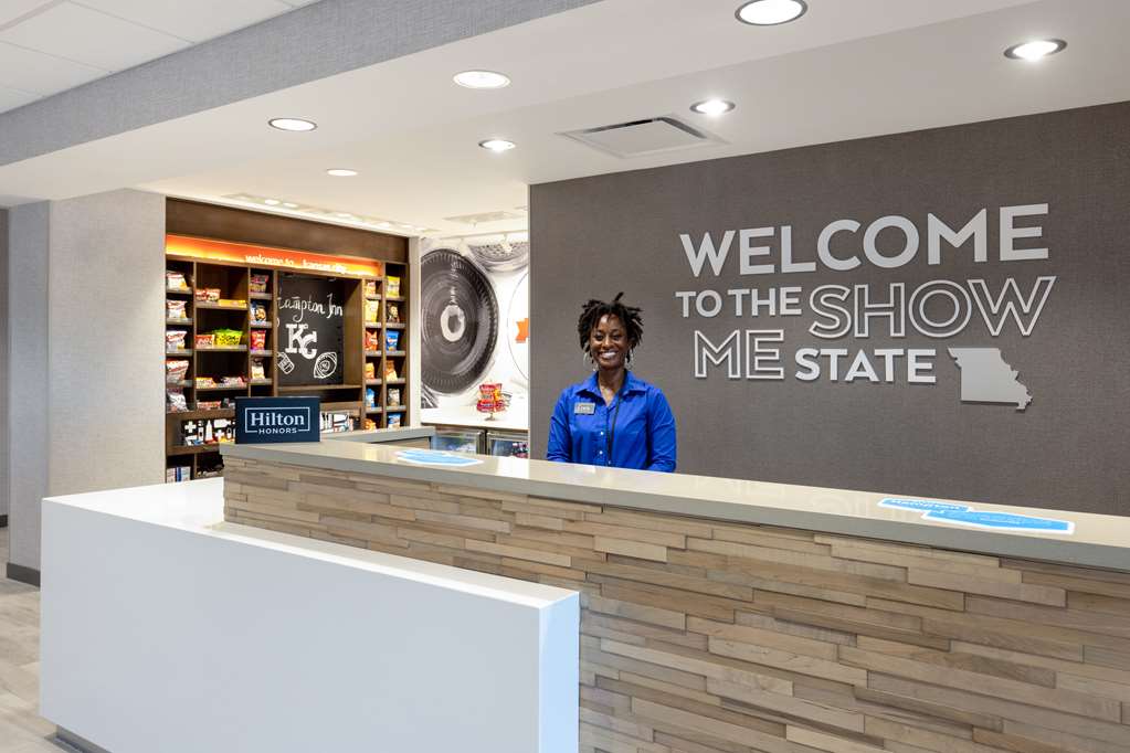Hampton Inn Kansas City Southeast Image
