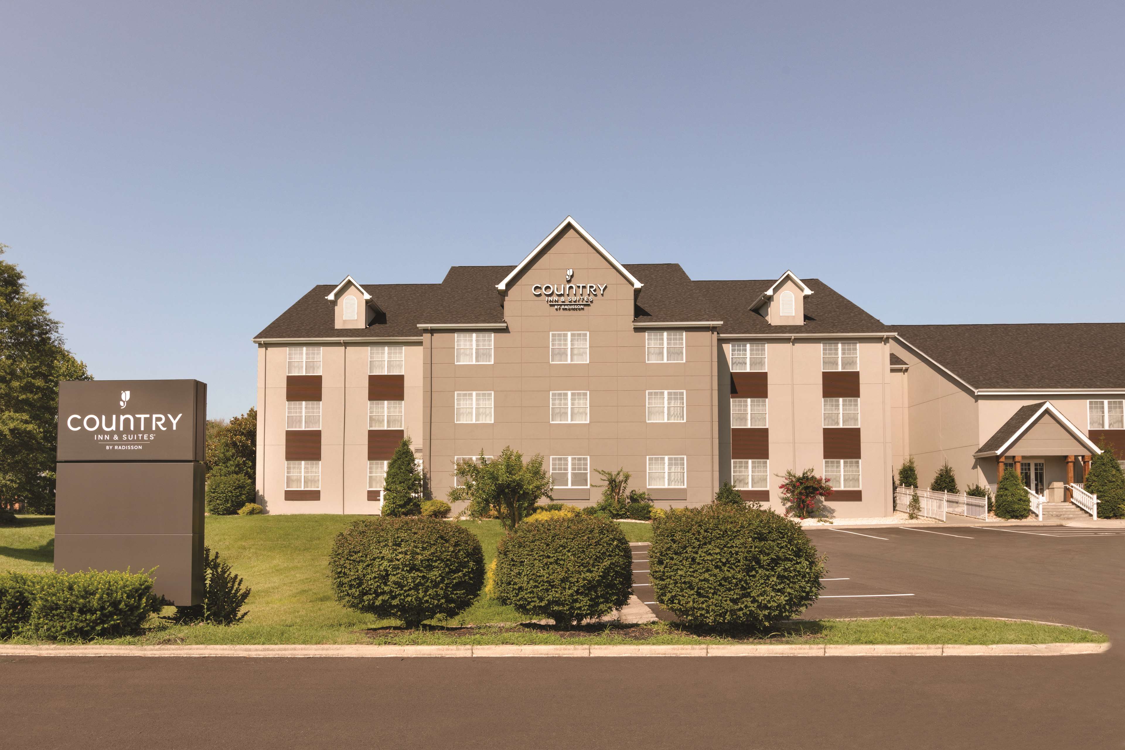 Country Inn & Suites by Radisson, Roanoke, VA, 7860 Plantation Road