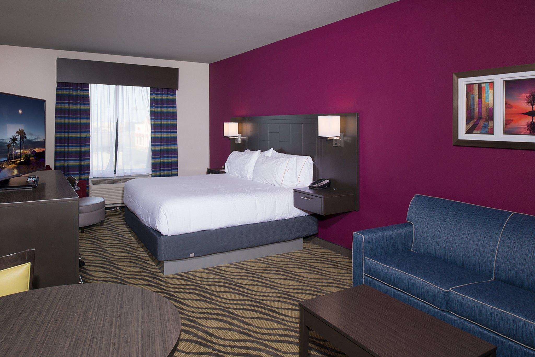 Holiday Inn Express Hutchinson Photo