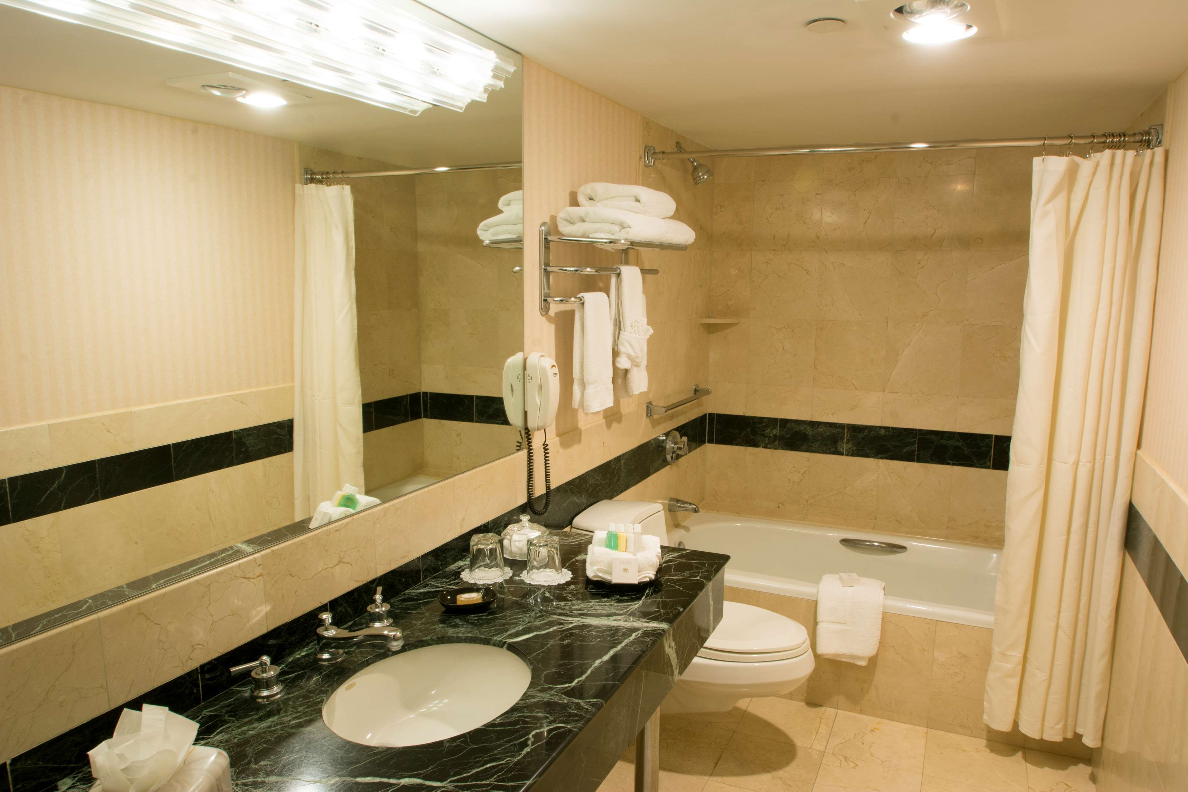 Inn at Great Neck, BW Premier Collection Photo