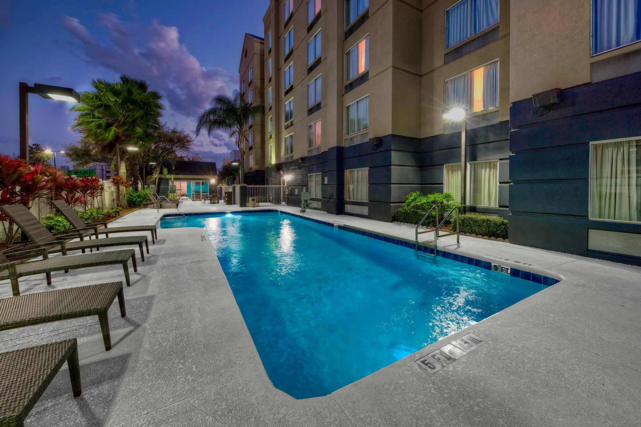 Fairfield Inn & Suites by Marriott Orlando Near Universal Orlando Resort Photo