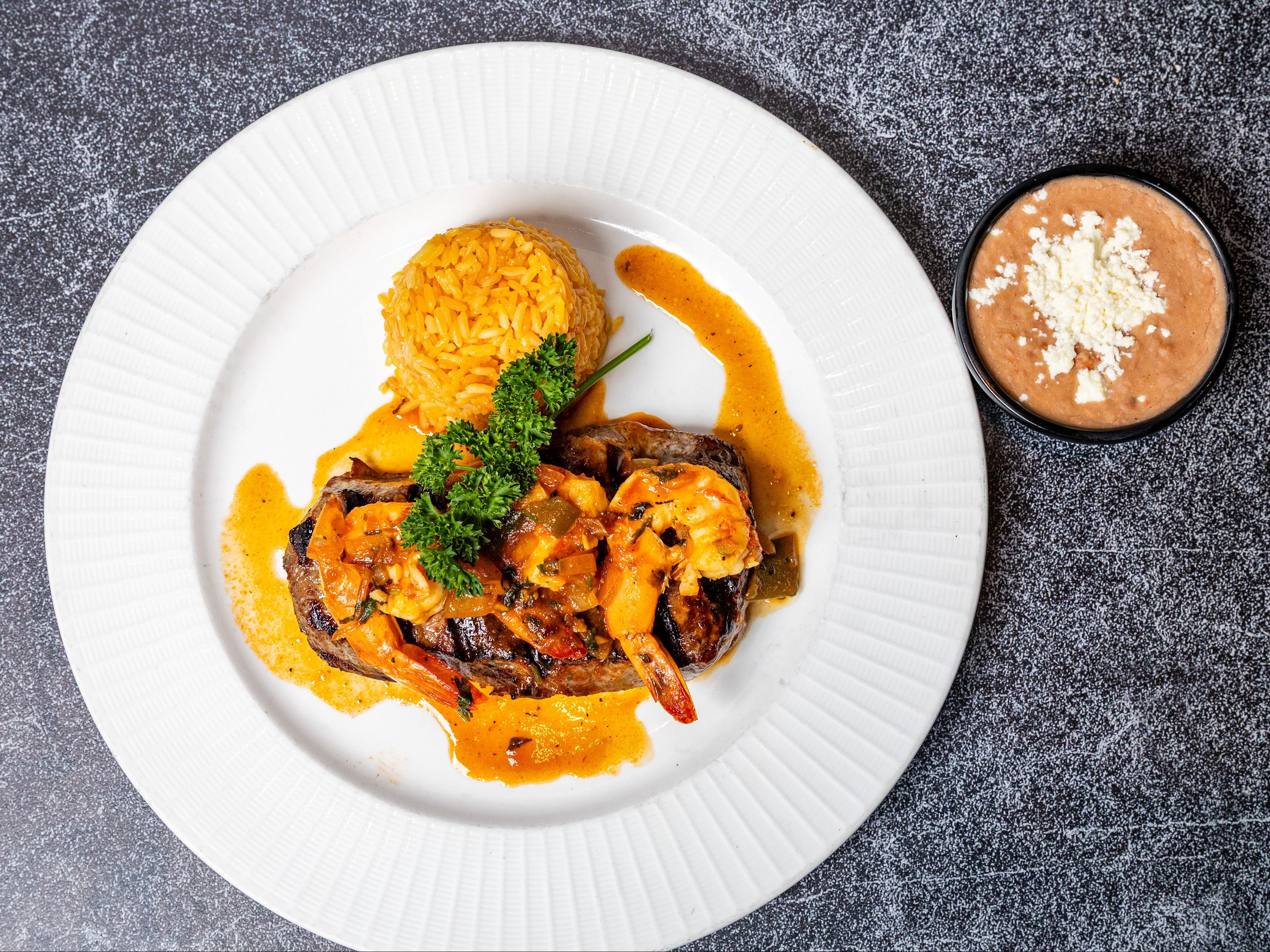 Steak con Camarones