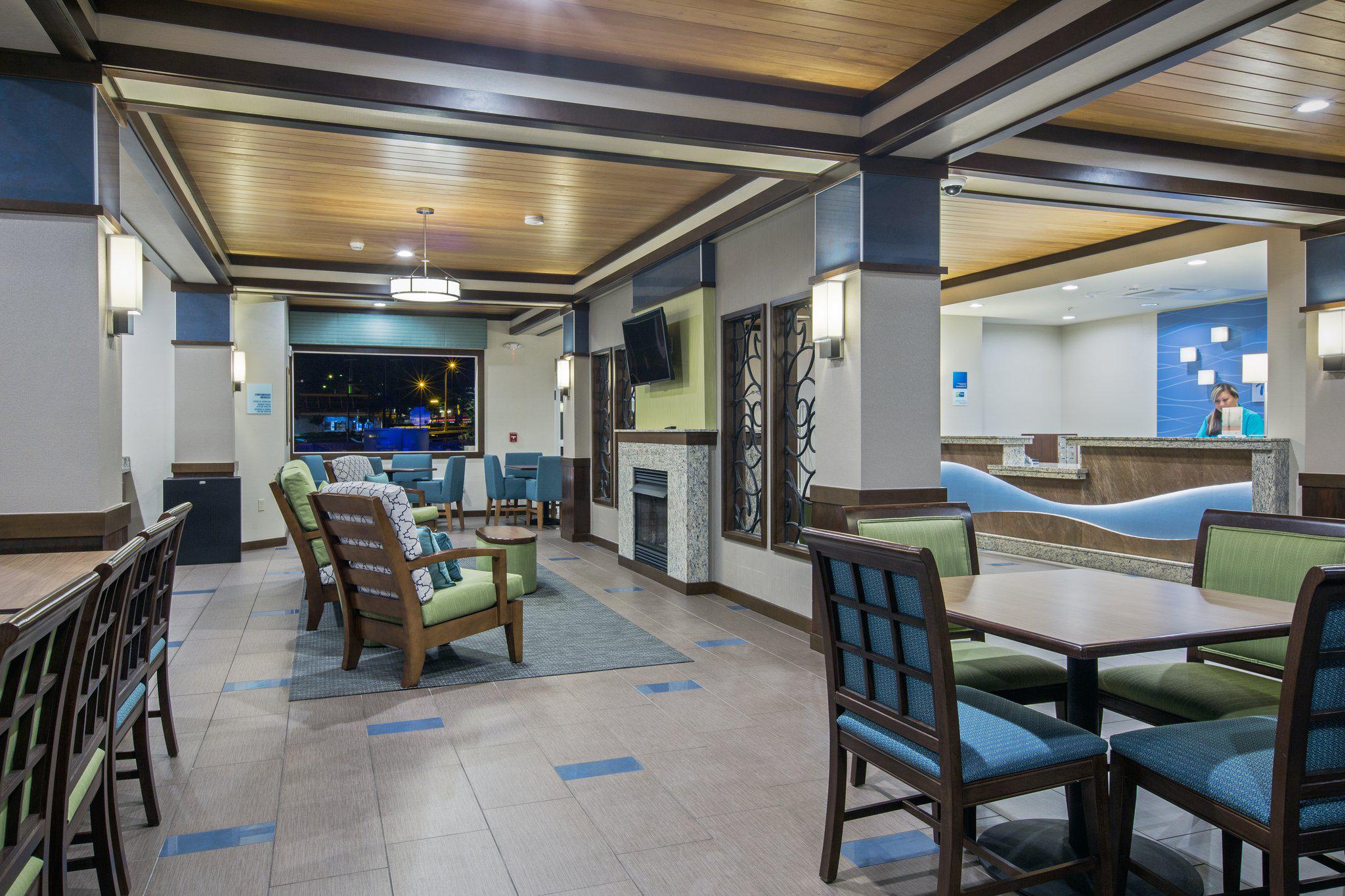 Holiday Inn Express & Suites Kailua-Kona Photo