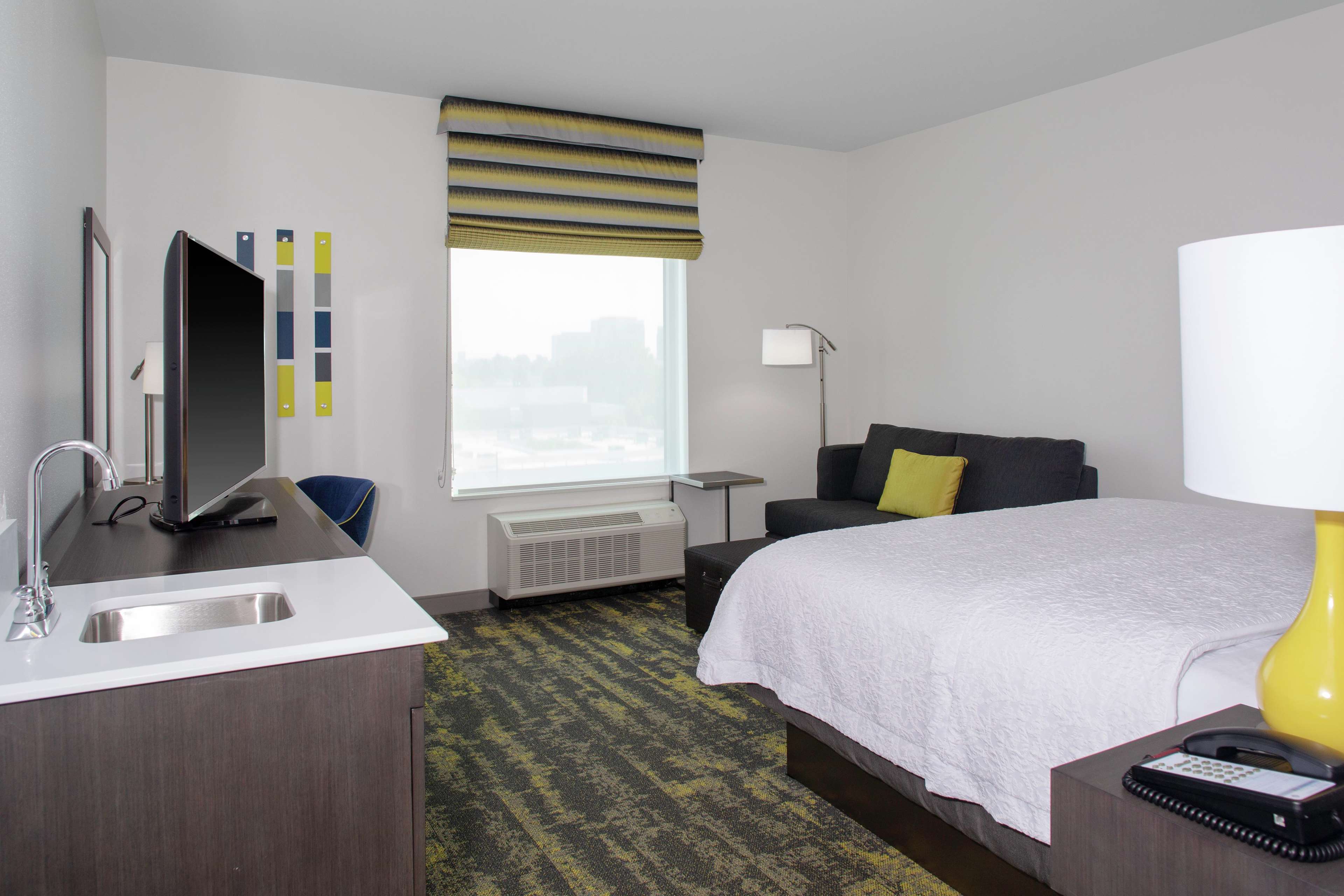 Hampton Inn & Suites Irvine-Orange County Airport Photo