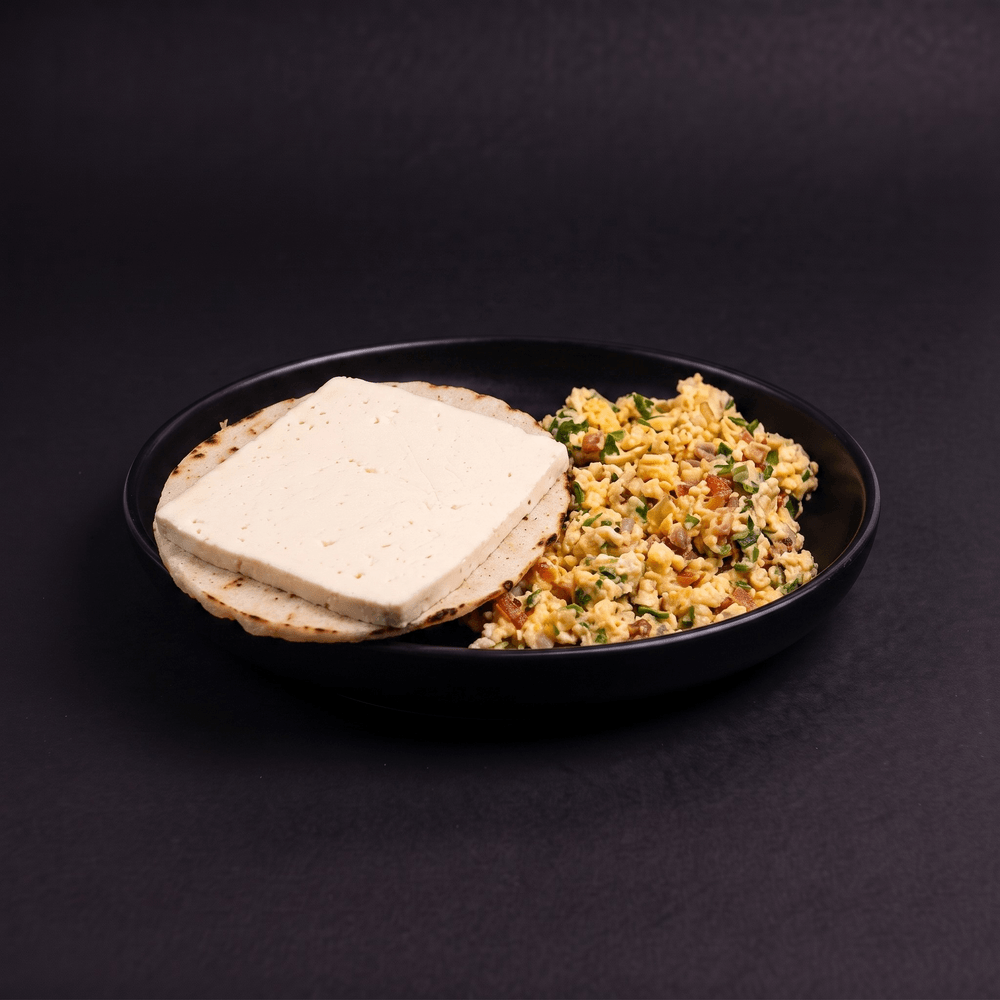 Huevos Revueltos con Arepa y Queso / Scrambled Eggs with a Corn Cake and Cheese