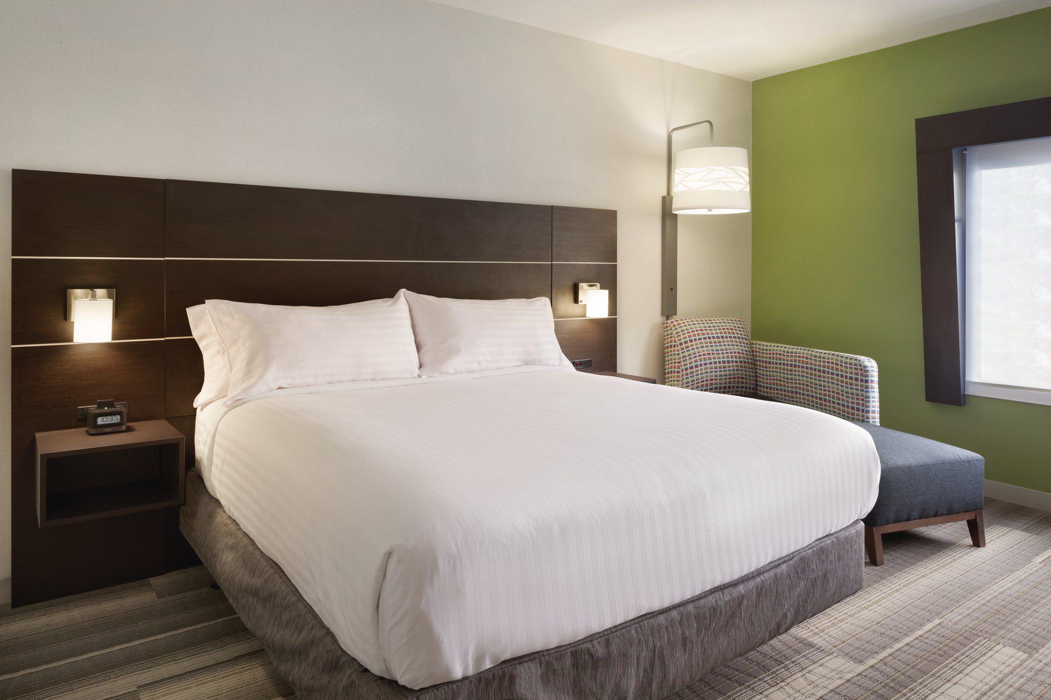 Holiday Inn Express Knoxville-Strawberry Plains Photo