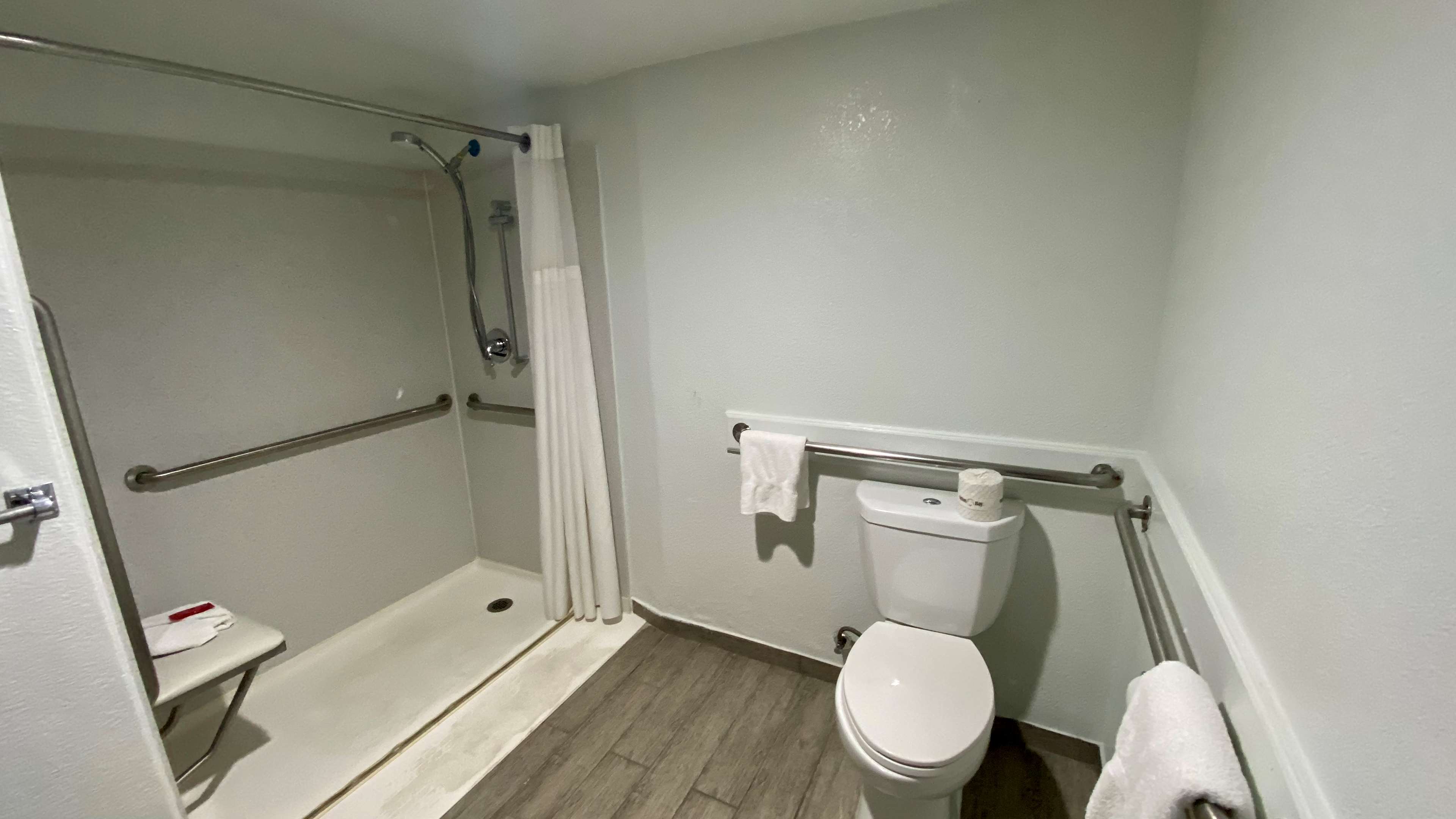 Queen Guest Room with ADA Mobility Accessible Bathroom