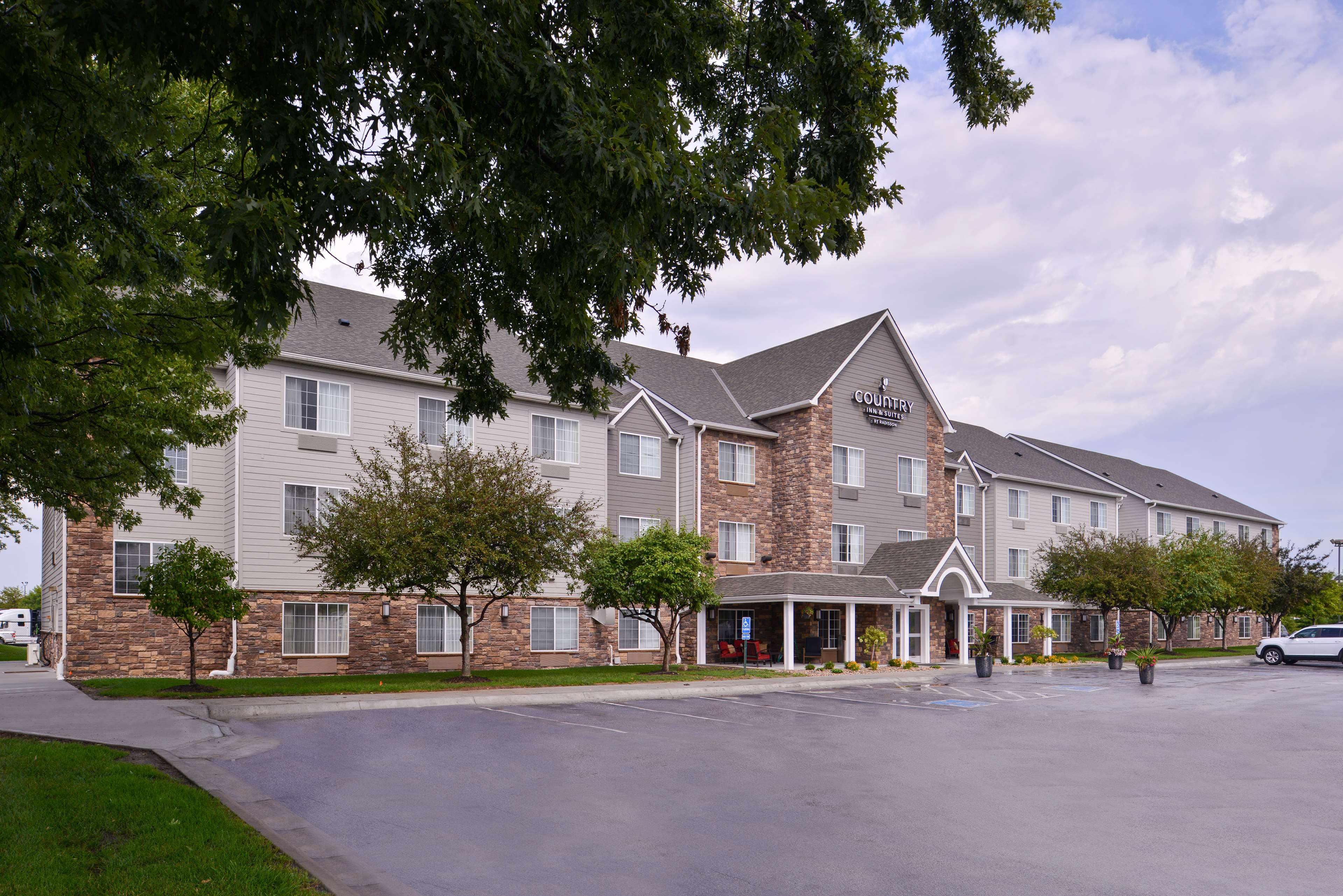 Country Inn & Suites by Radisson, Omaha Airport, IA Photo