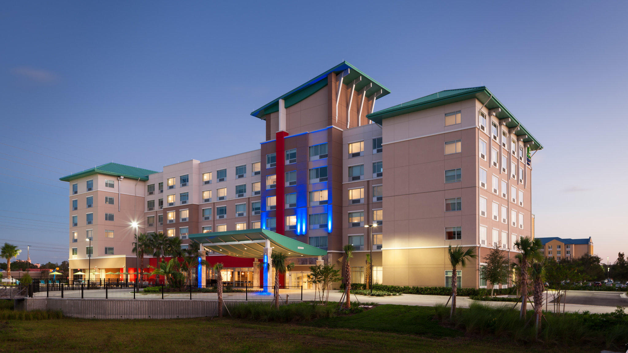 Holiday Inn Express & Suites Orlando at Seaworld Photo