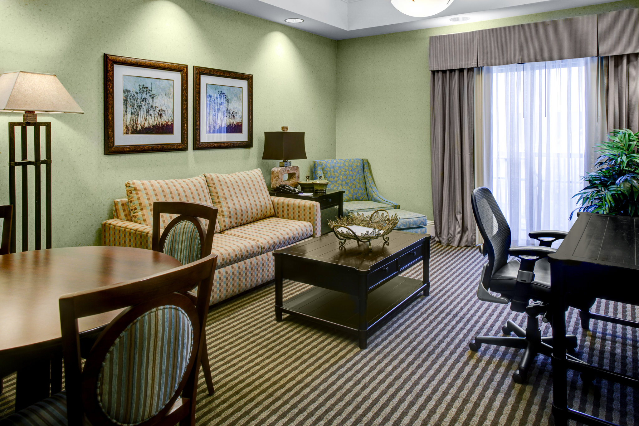 Holiday Inn Express & Suites Atlanta Buckhead by IHG Image
