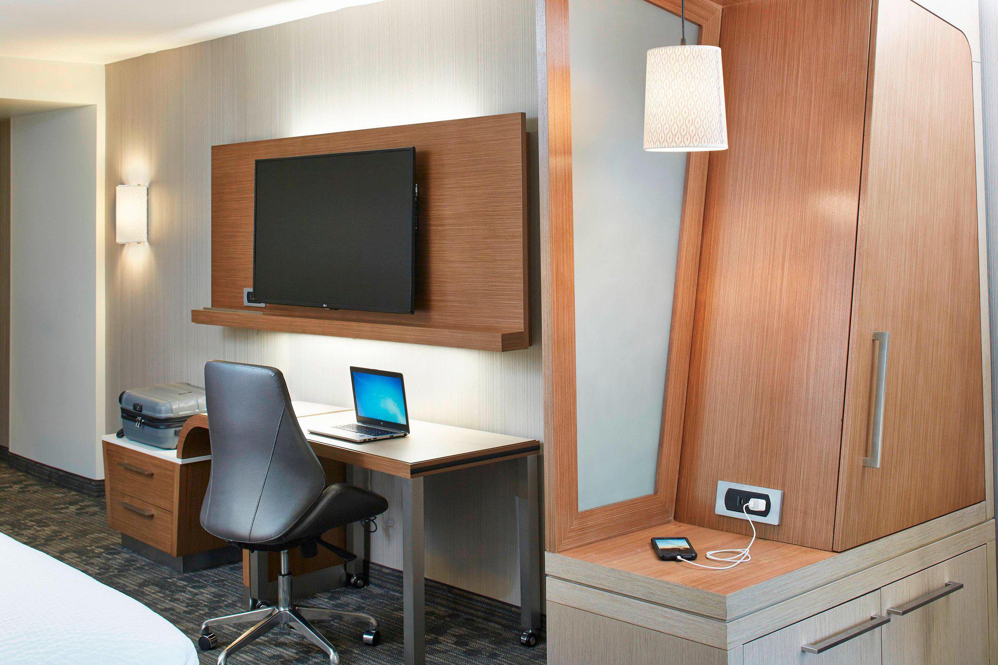 Courtyard by Marriott Lake George Photo