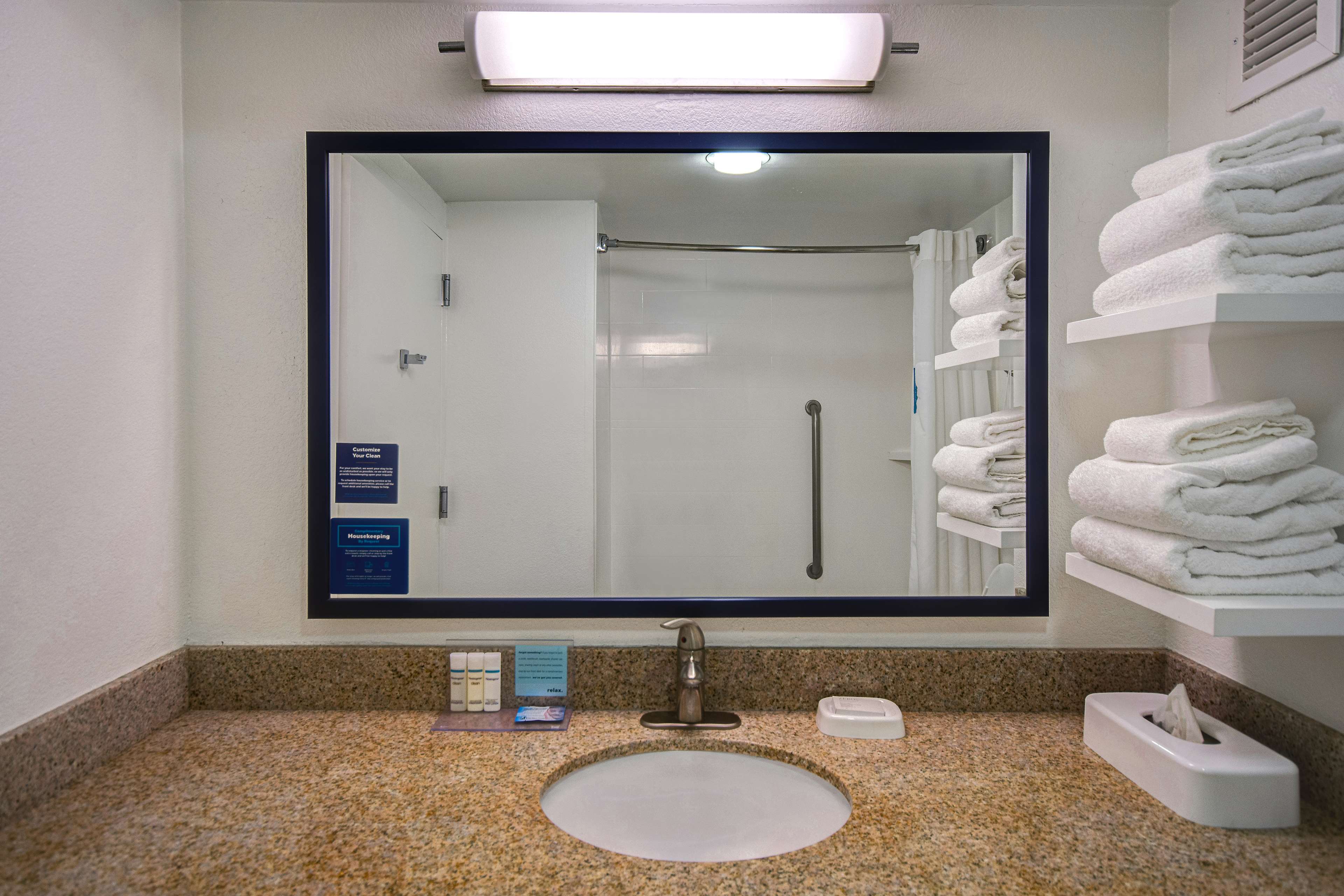 Guest room bath