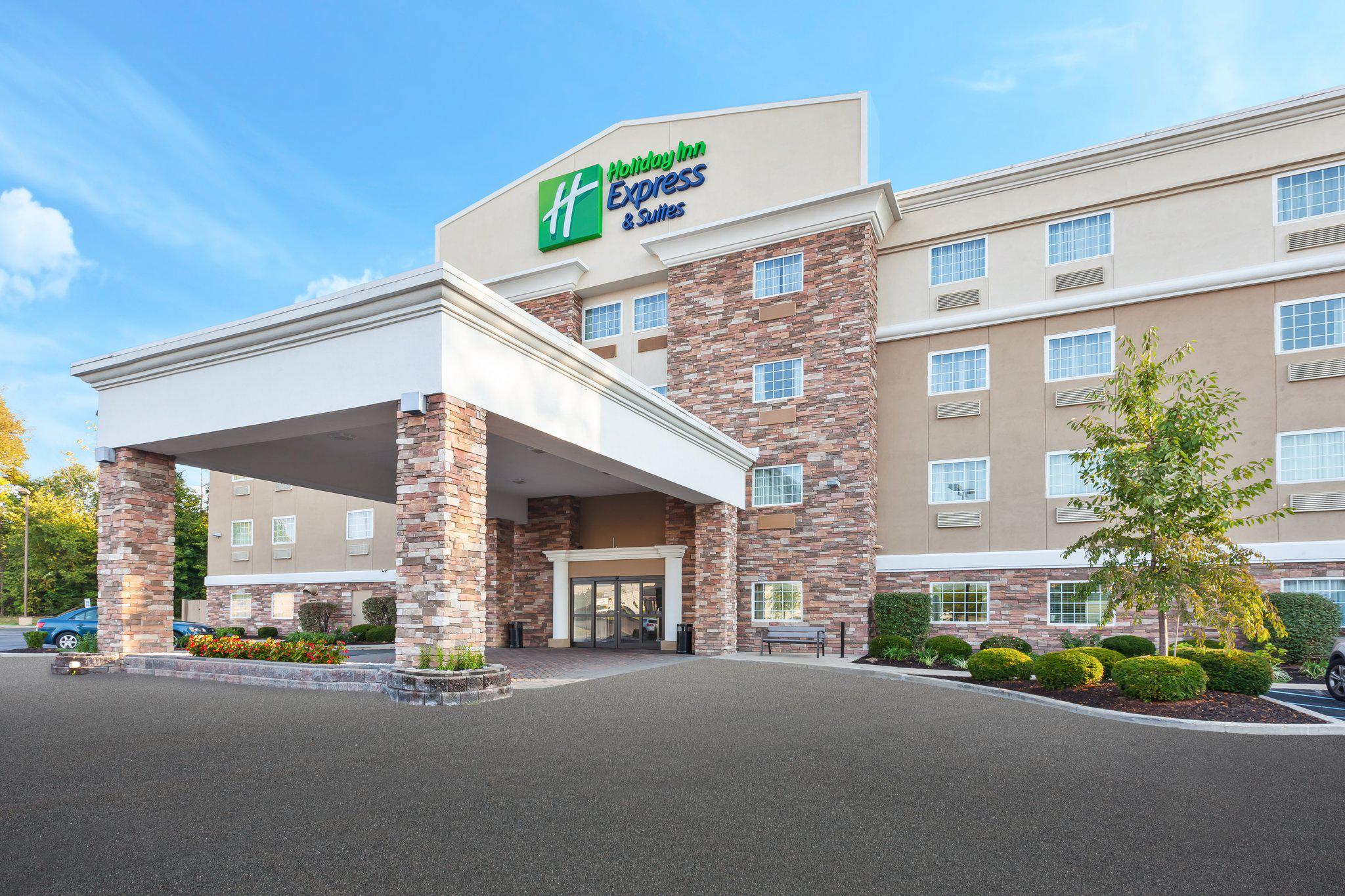 Holiday Inn Express & Suites Carmel North - Westfield Photo