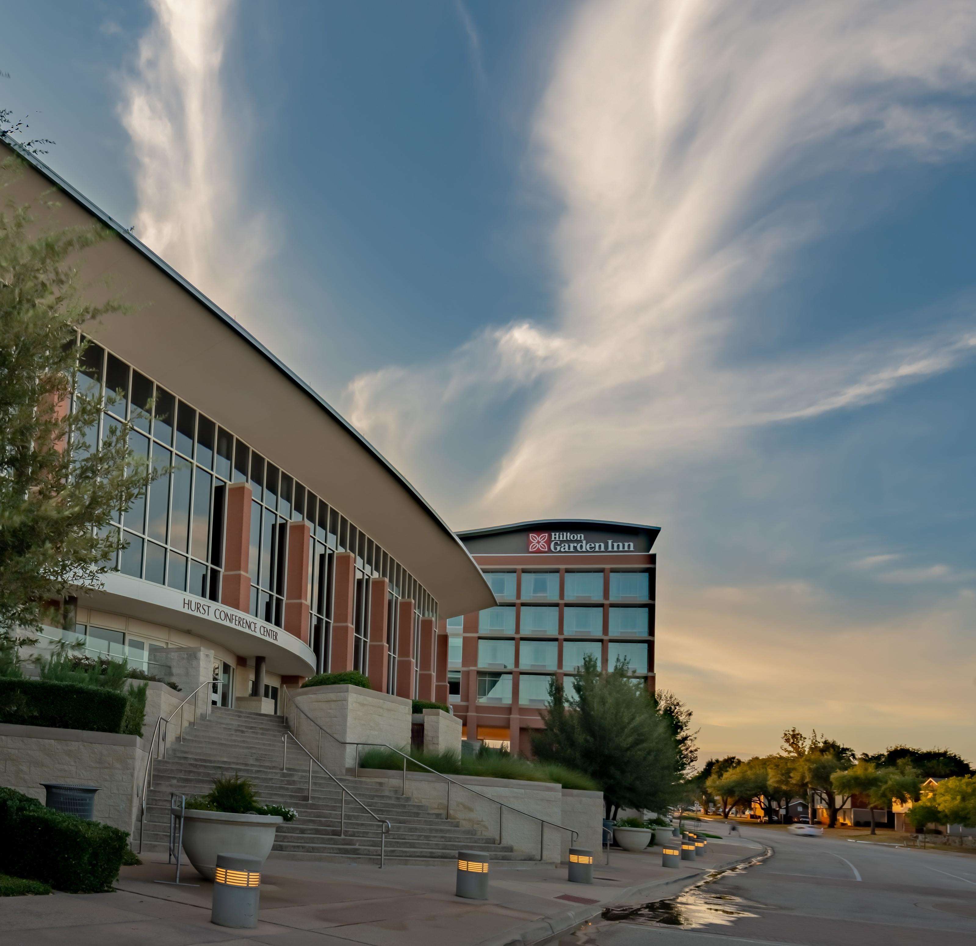 Hilton Garden Inn Dallas at Hurst Conference Center Photo