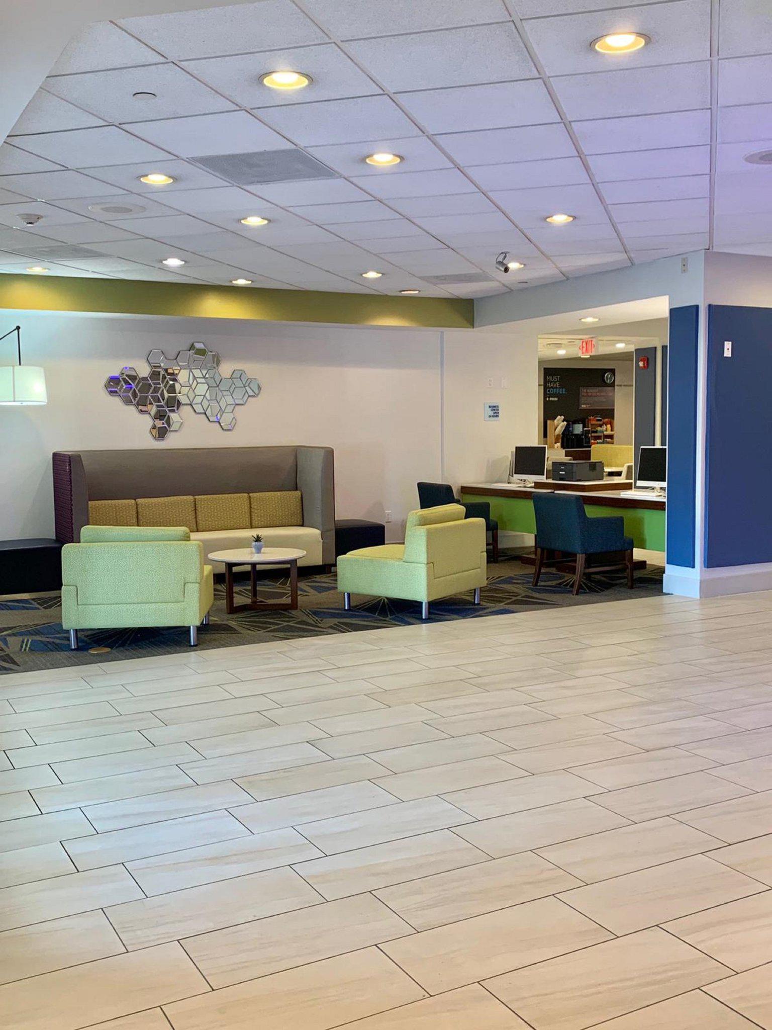 Holiday Inn Express & Suites Miami - Hialeah Photo