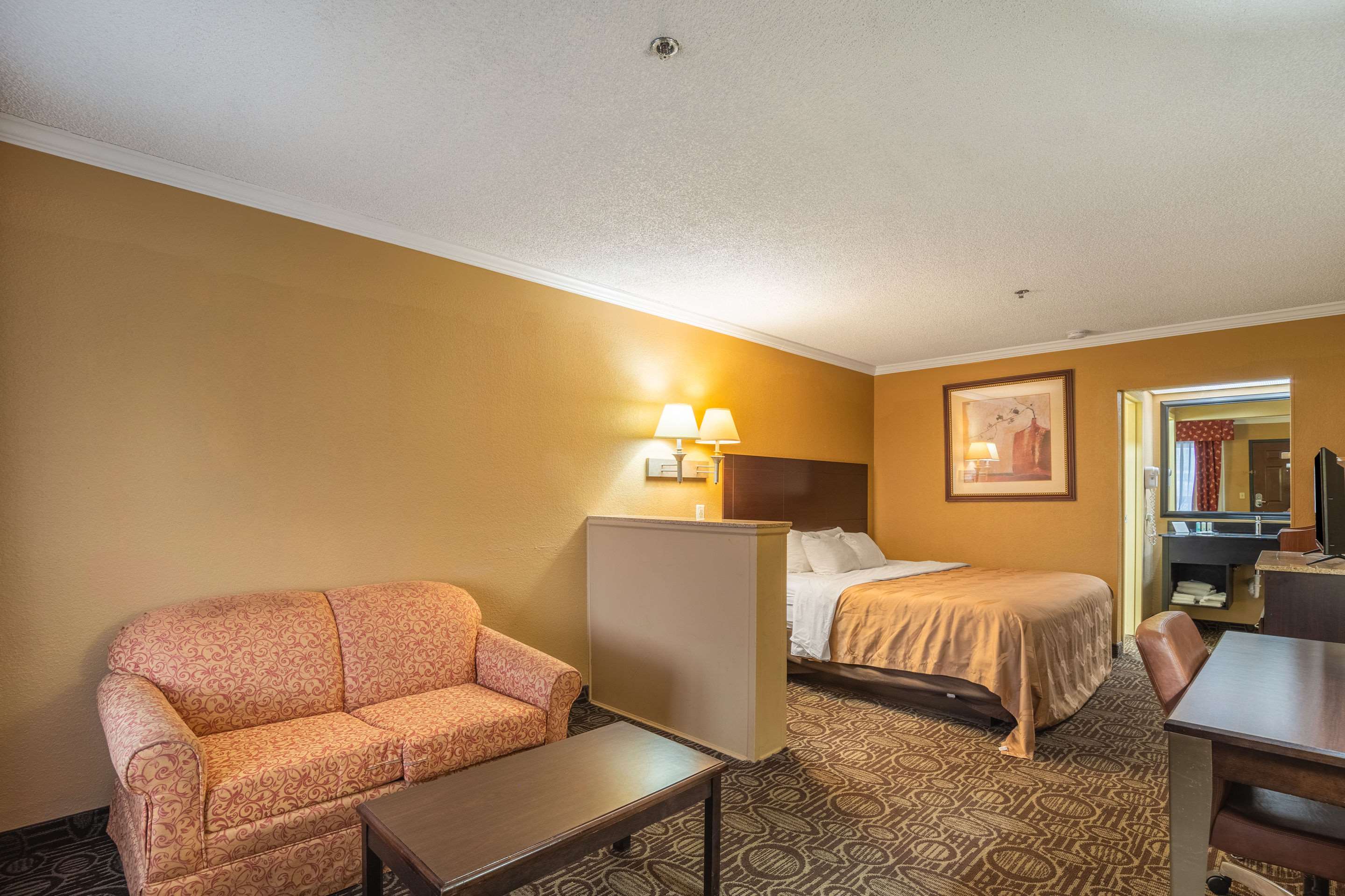 Quality Inn & Suites Ft. Jackson Maingate Photo