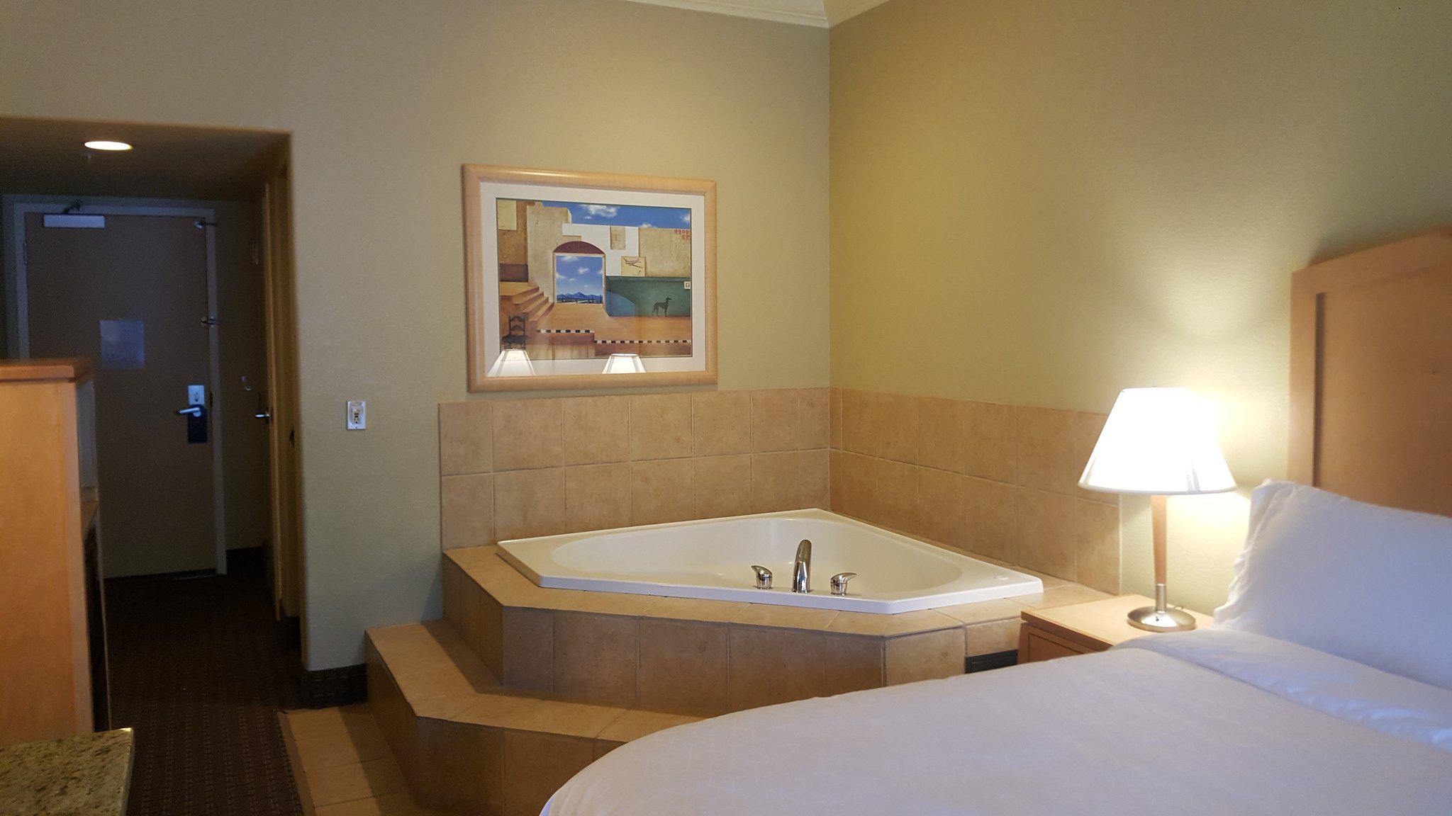 Holiday Inn Express & Suites Vacaville Photo