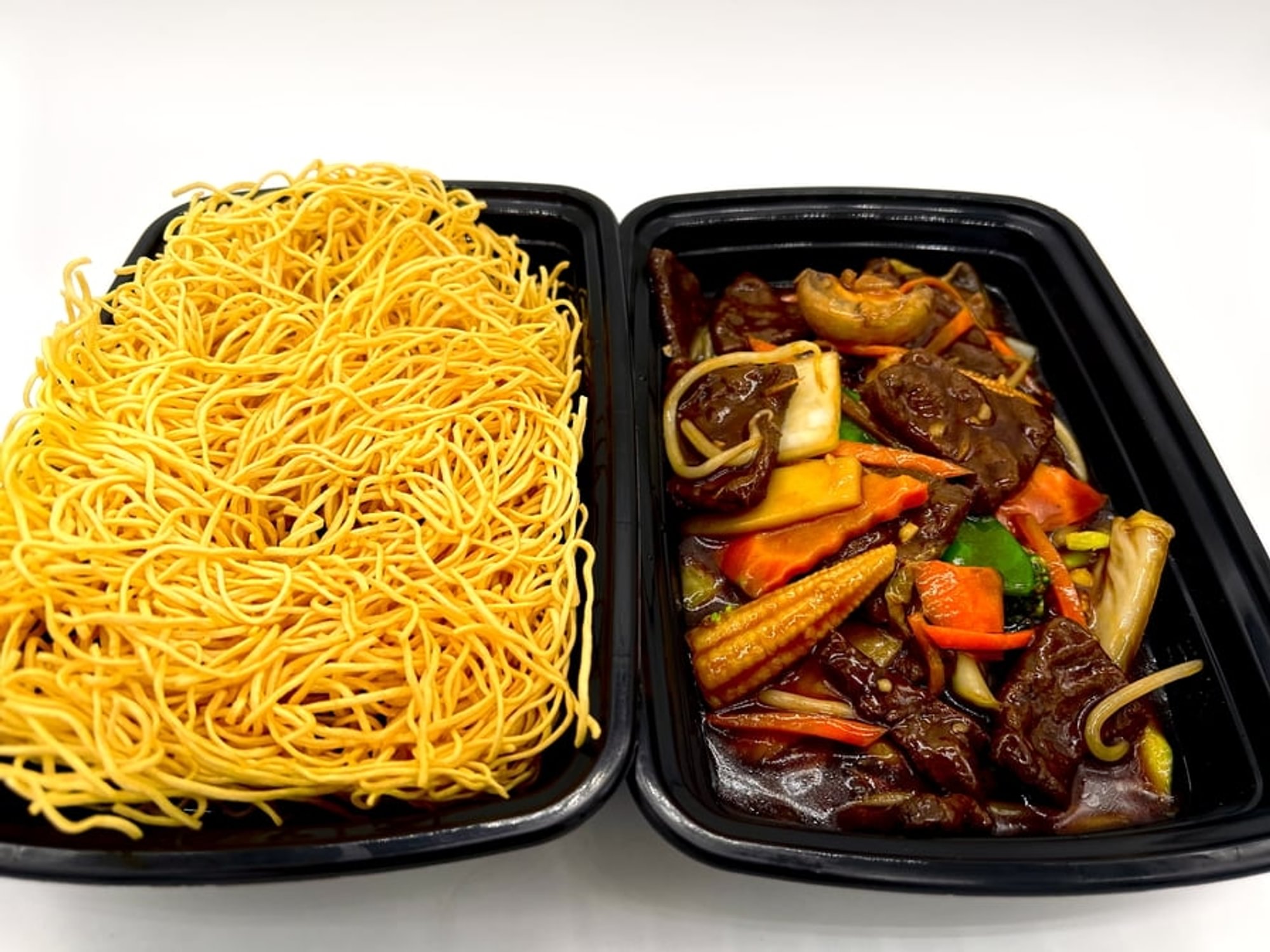 Crispy fried noodles with vegetarian beef