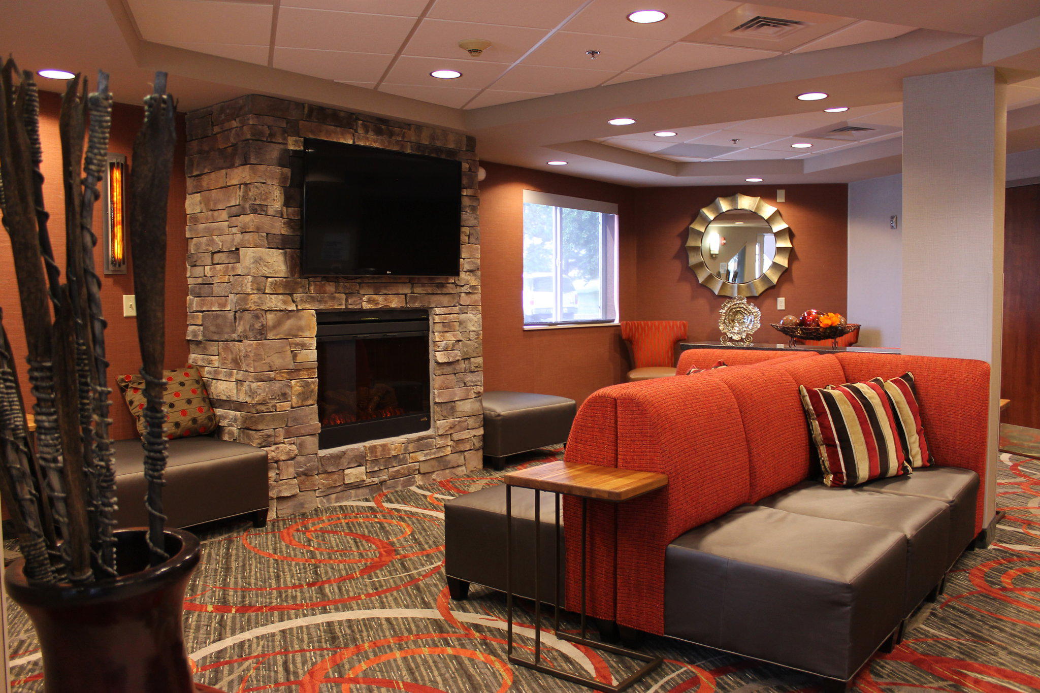 Holiday Inn Express & Suites Colorado Springs Airport Photo