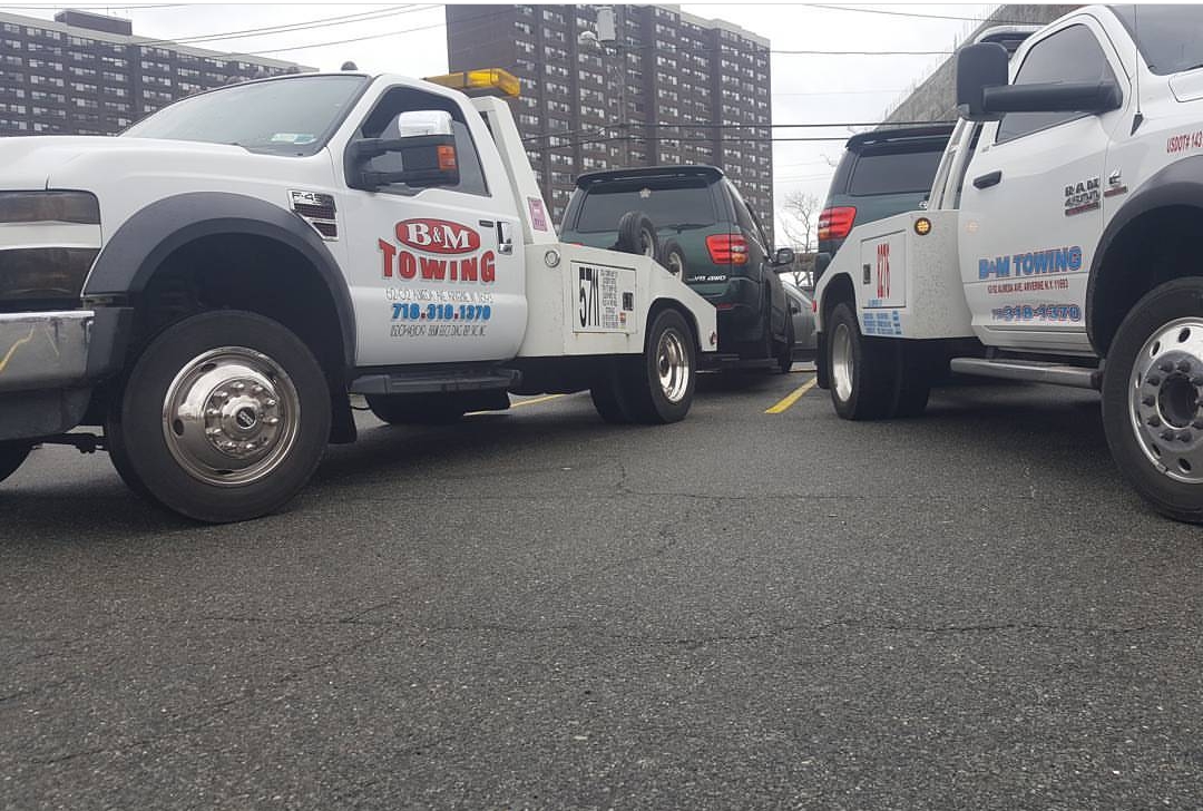 B&M Towing Photo