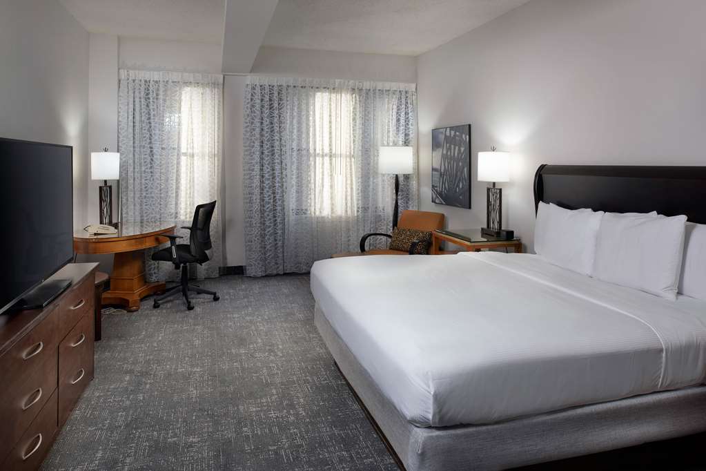 DoubleTree by Hilton Hotel Memphis Downtown Image