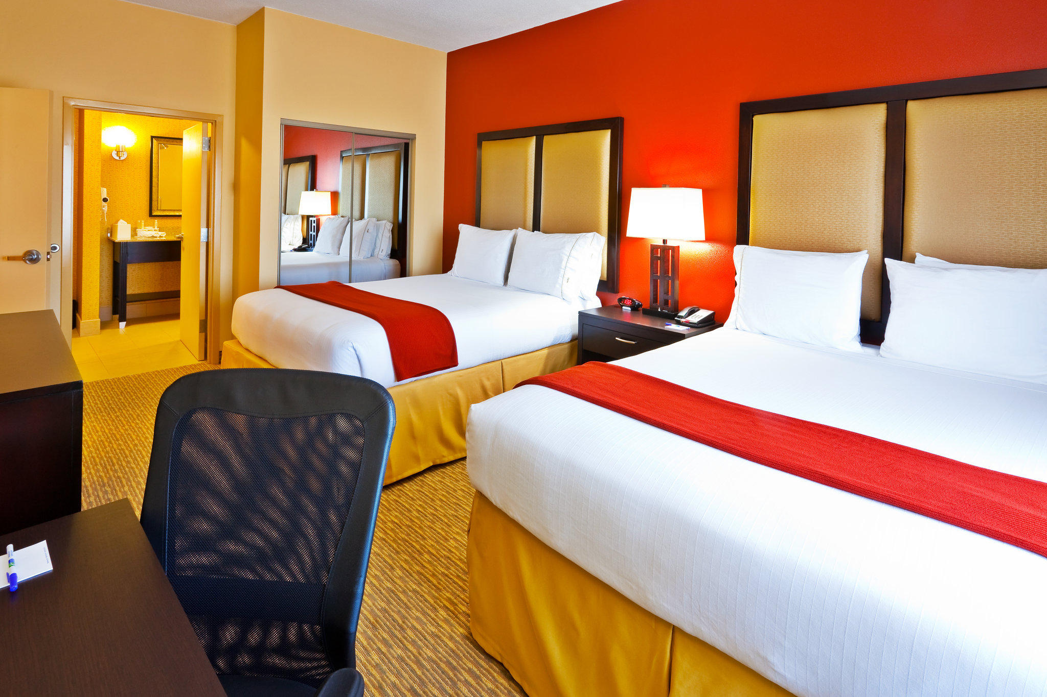 Holiday Inn Express & Suites Nashville-Opryland Photo