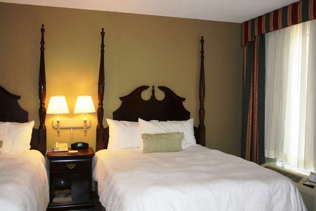 Hampton Inn Canton Image