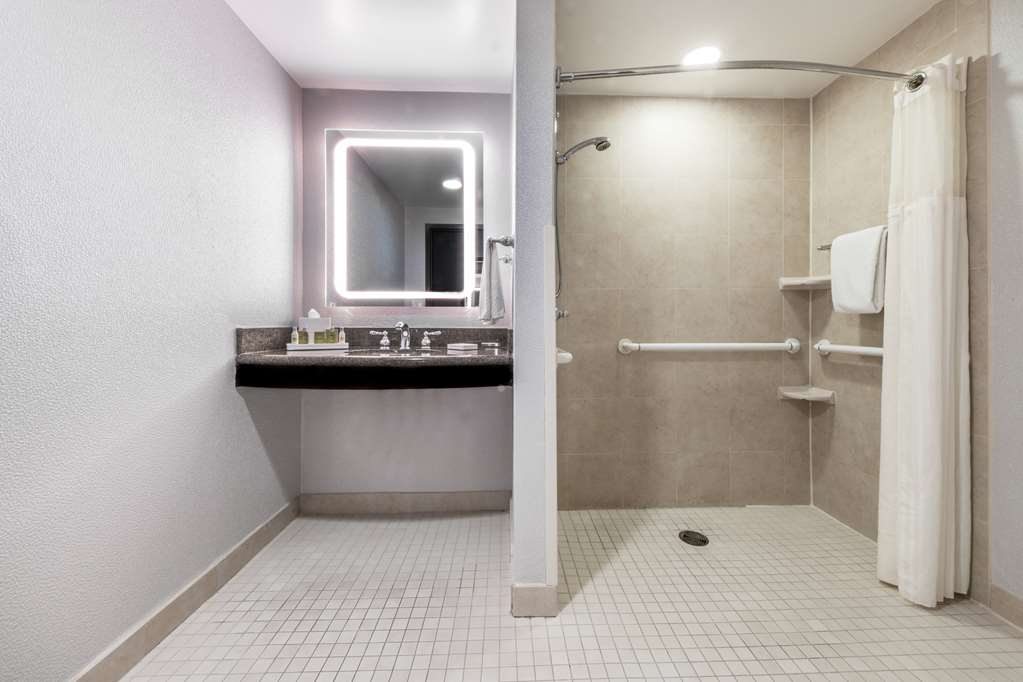 DoubleTree by Hilton Newark Penn Station Image