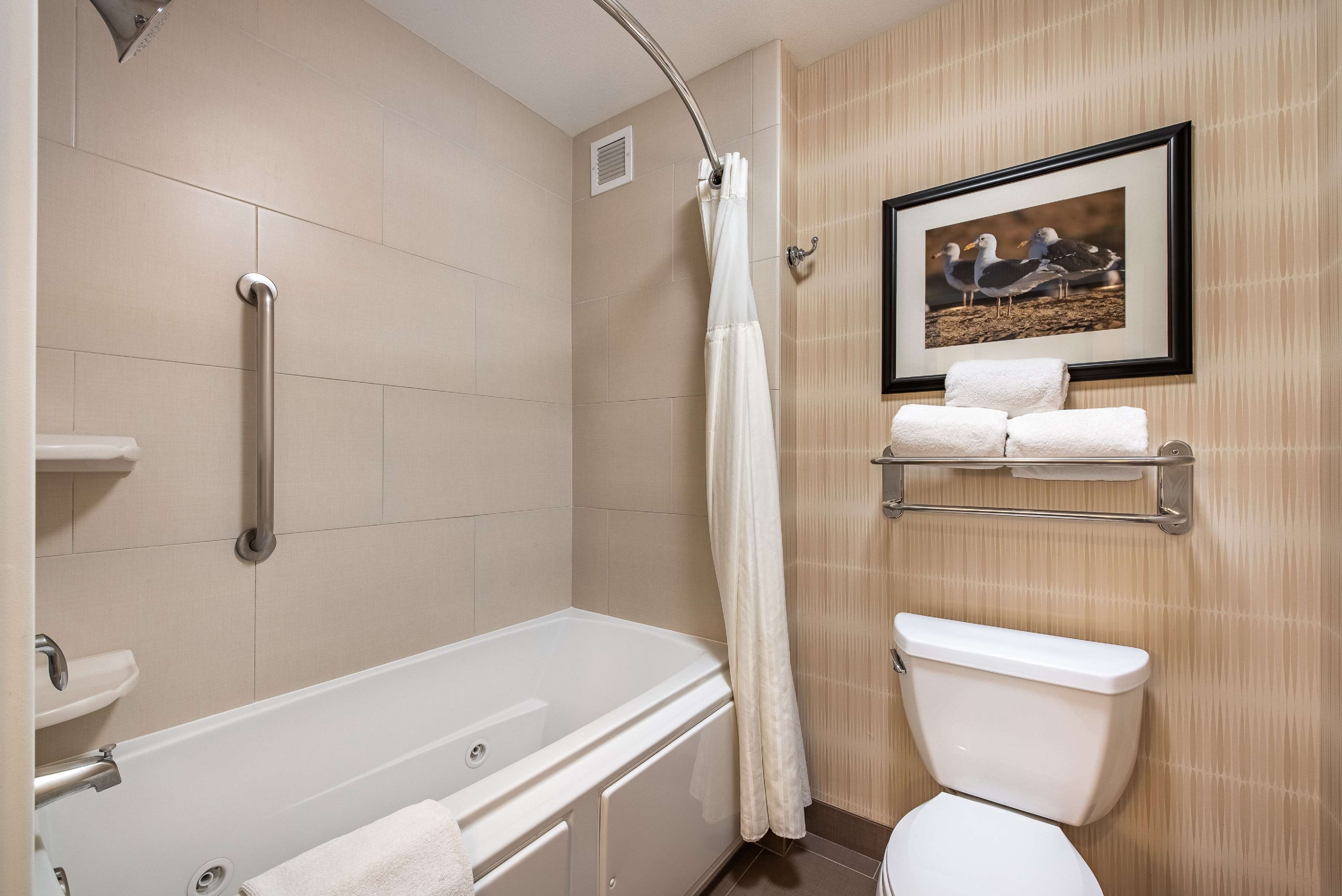 Guest room bath