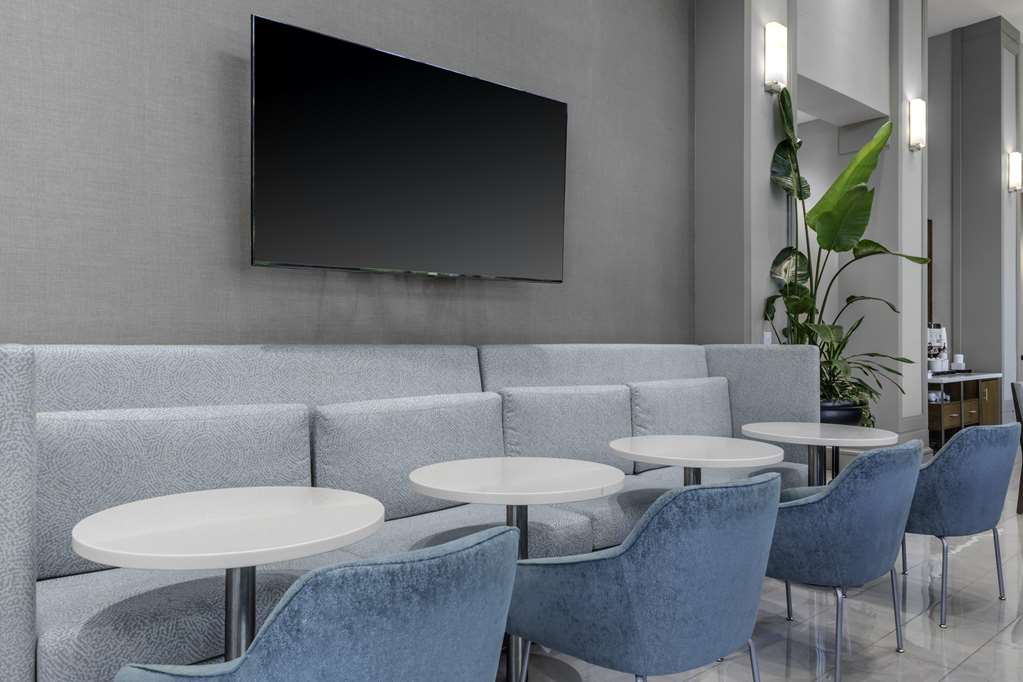 Hampton Inn & Suites Arlington Crystal City DCA Image