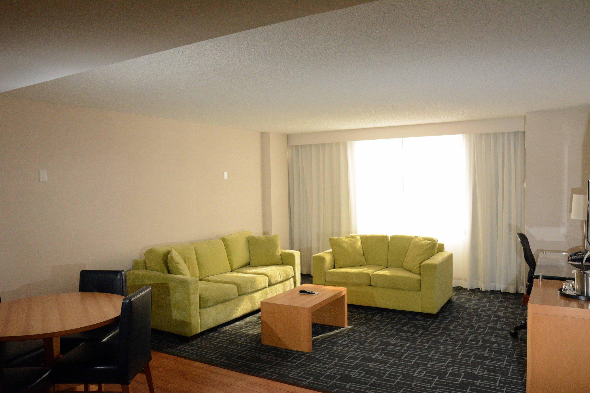 Holiday Inn Express & Suites Stamford Photo