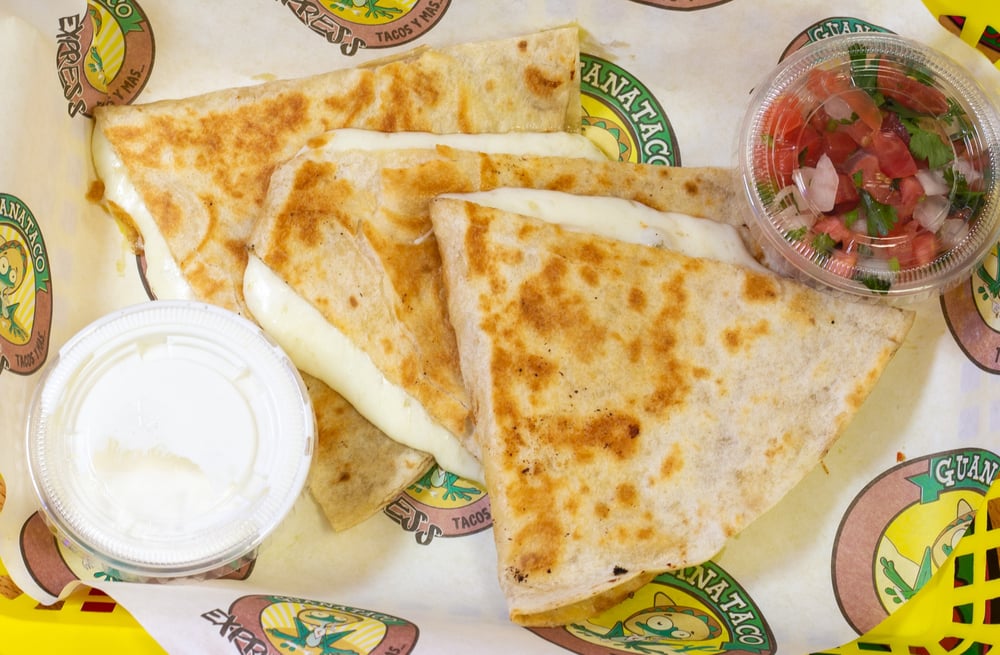 QUESADILLA DE QUESO (Cheese quesadilla)
