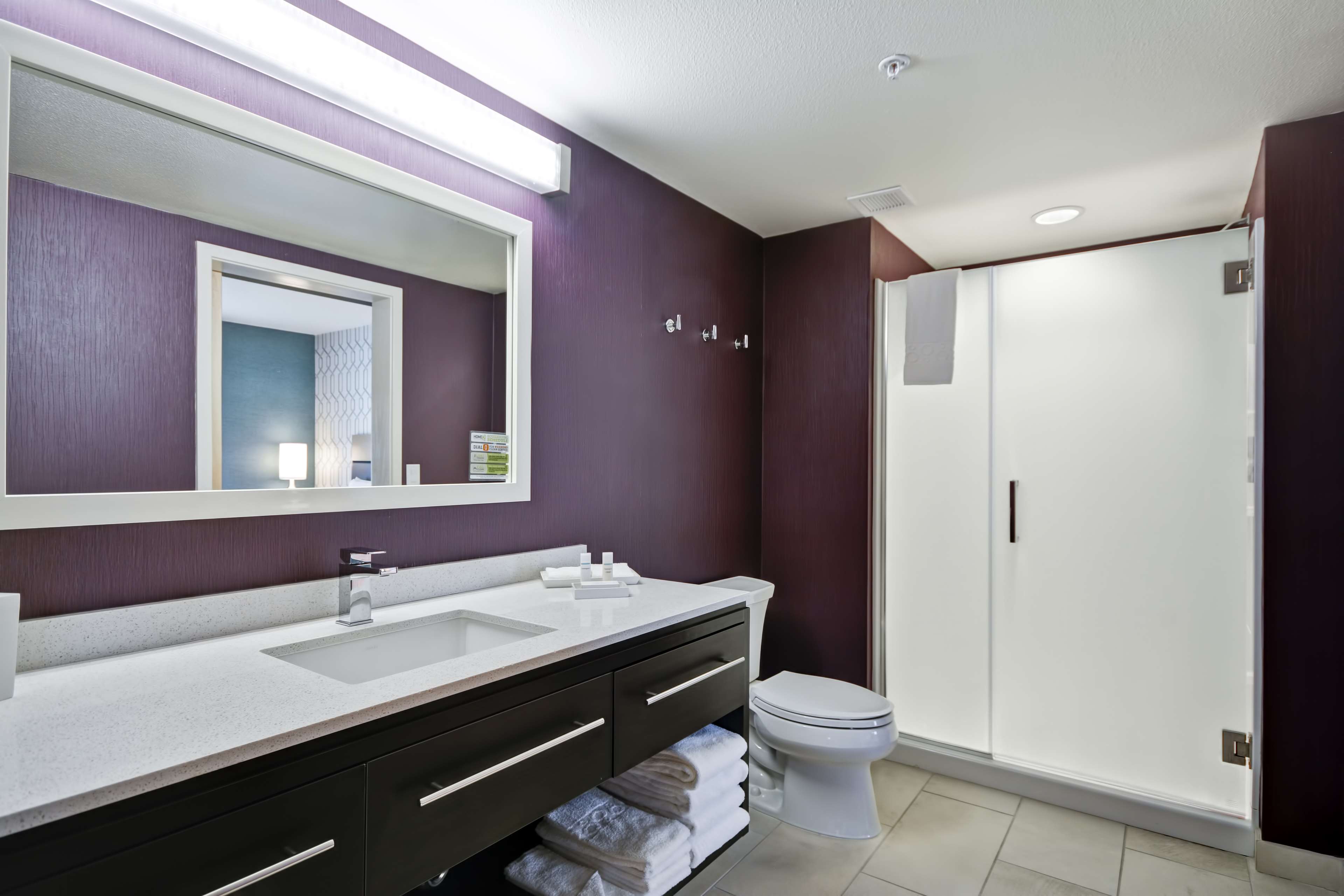 Guest room bath