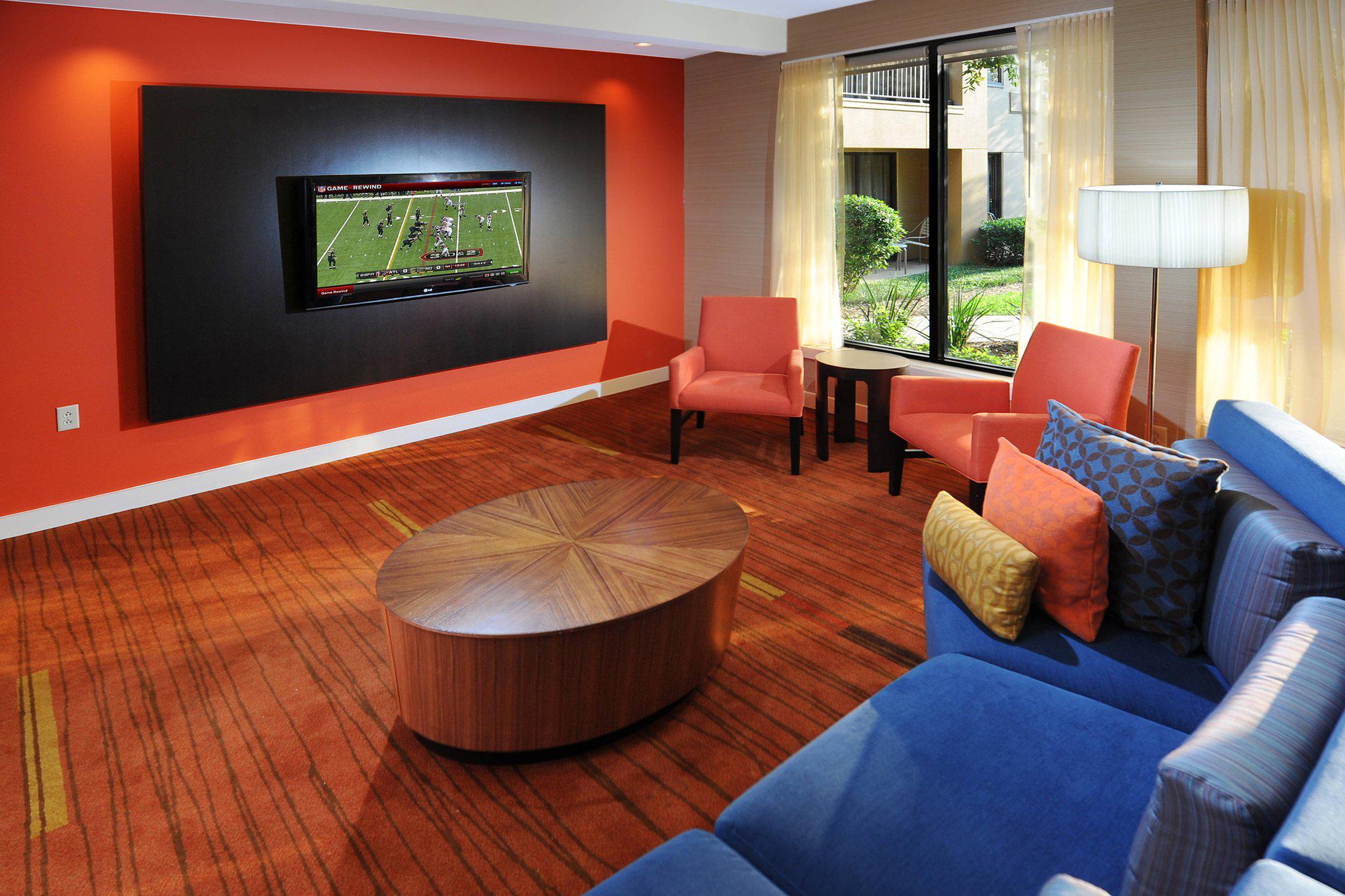 Courtyard by Marriott Houston Hobby Airport Photo