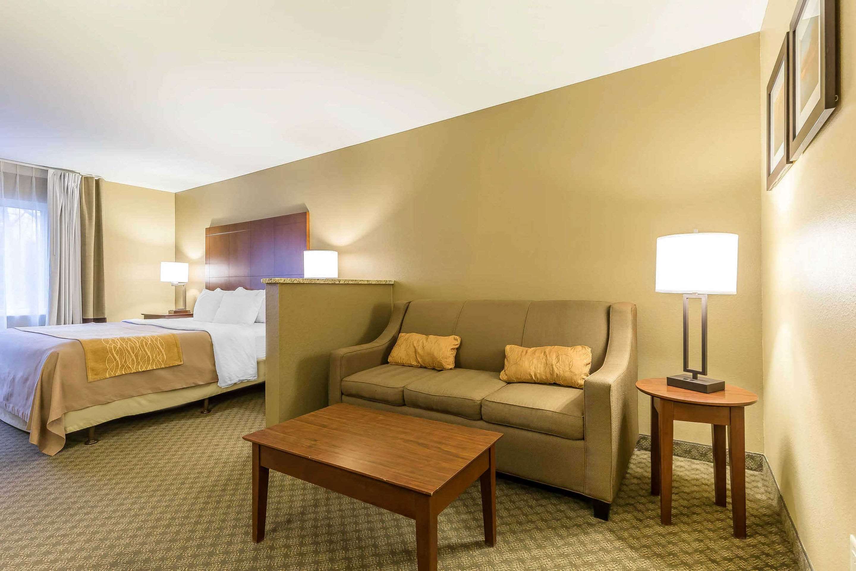 Comfort Inn & Suites East Moline Photo