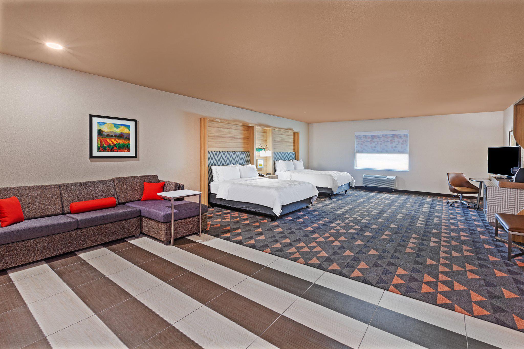 Holiday Inn Amarillo East Photo