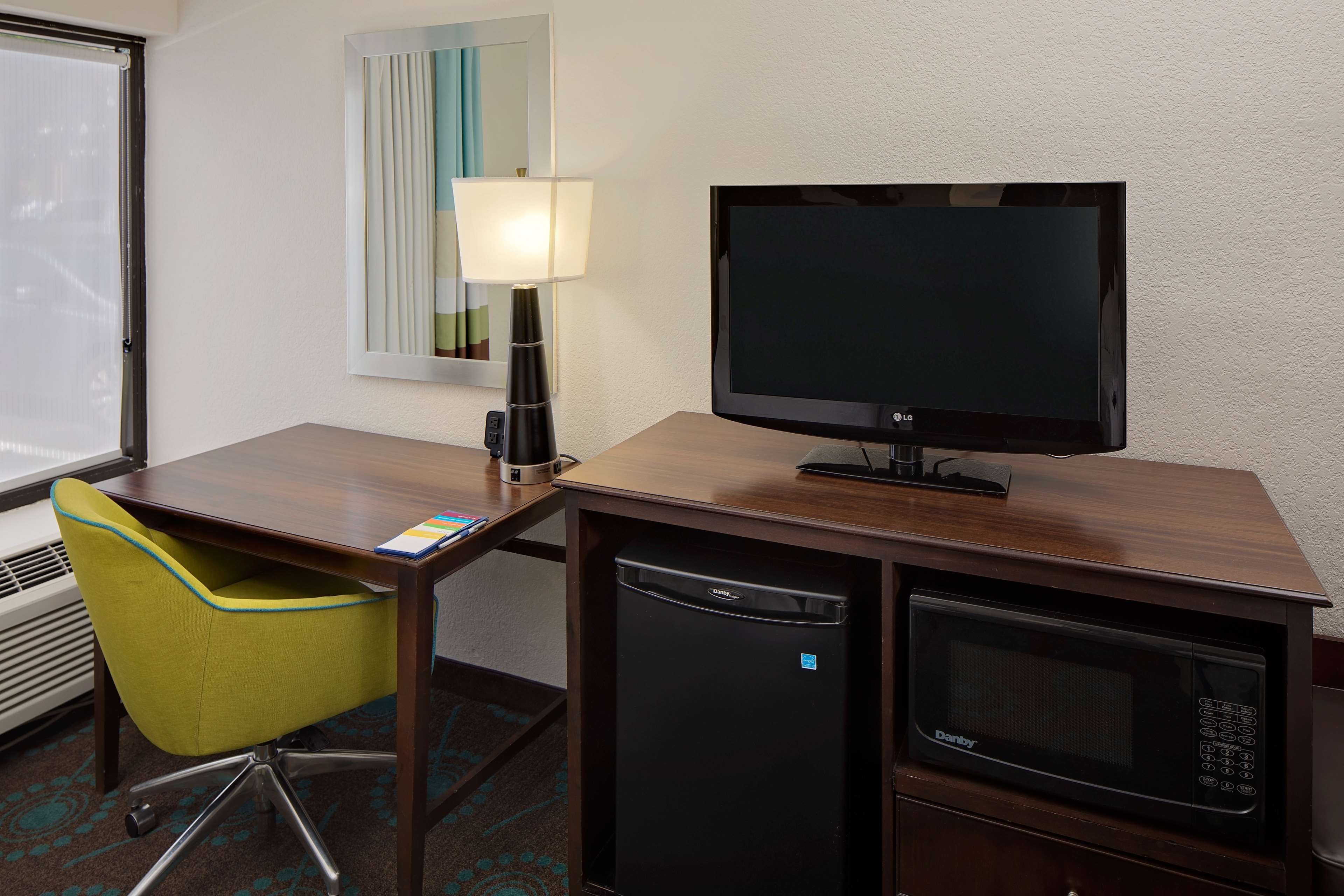 Hampton Inn Naples-Central Photo