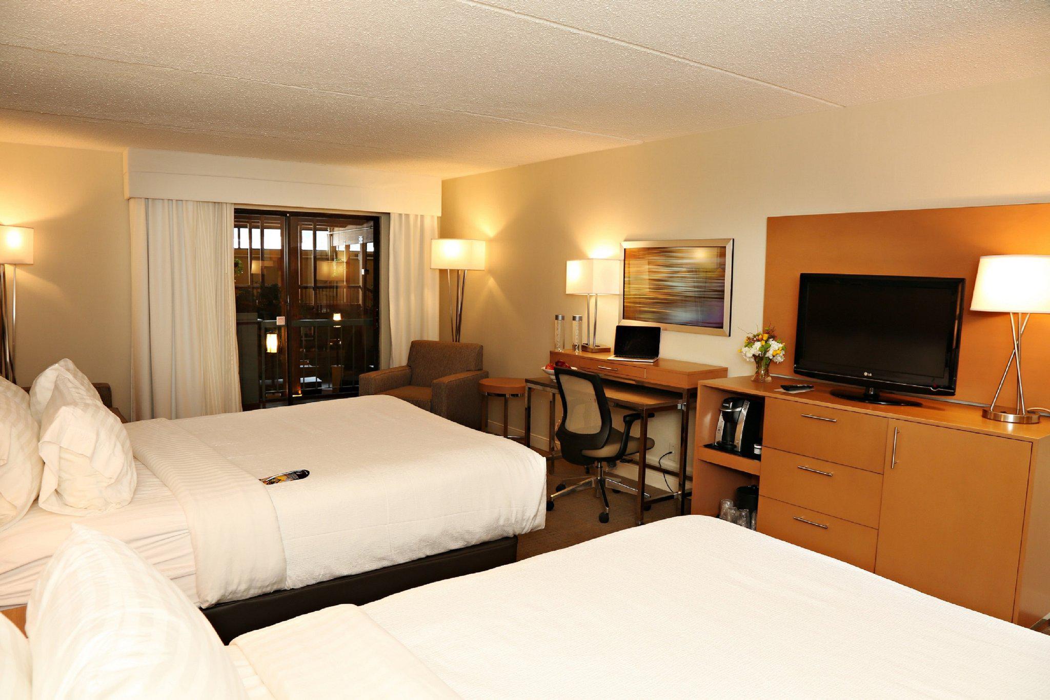 Holiday Inn Mansfield-Foxboro Area Photo