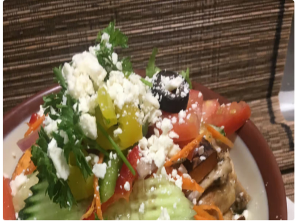 BOWL 4A – Mediterranean Bowl with Cucumber, Tomato, Cabbage Salad with Real Chicken