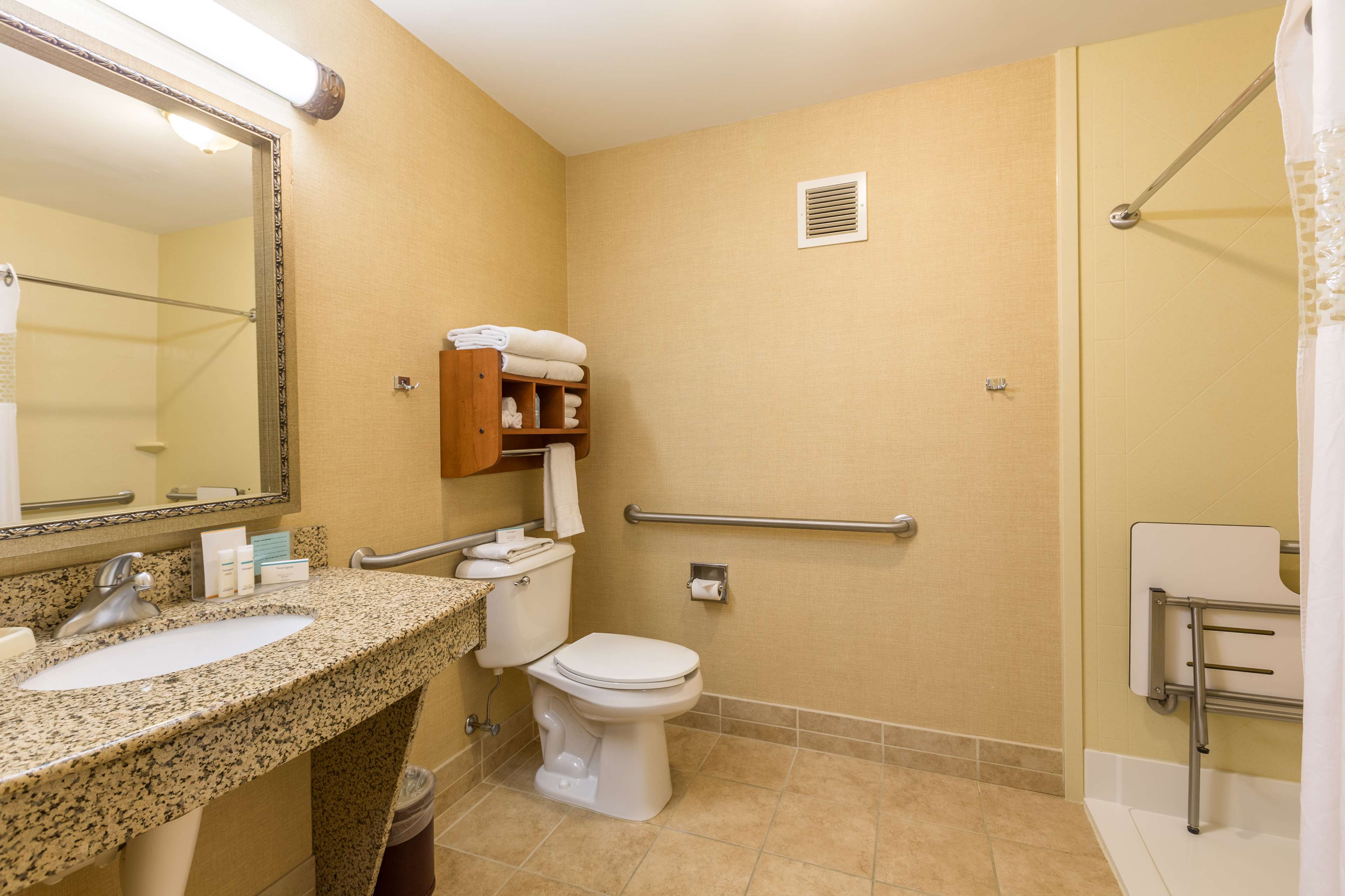 Guest room bath