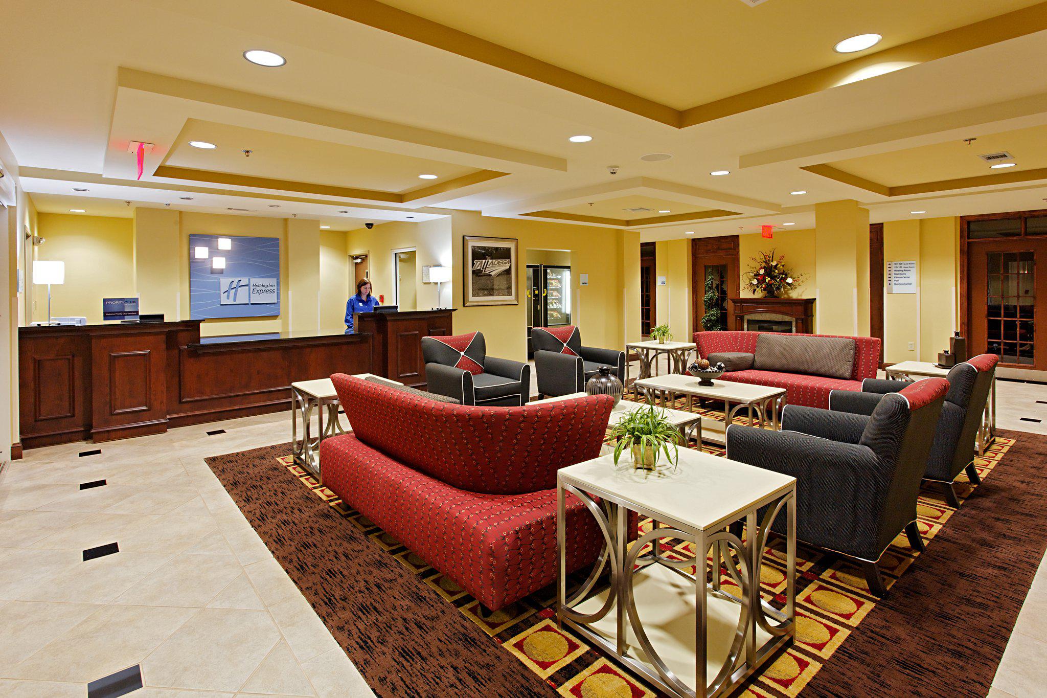 Holiday Inn Express & Suites Talladega Photo