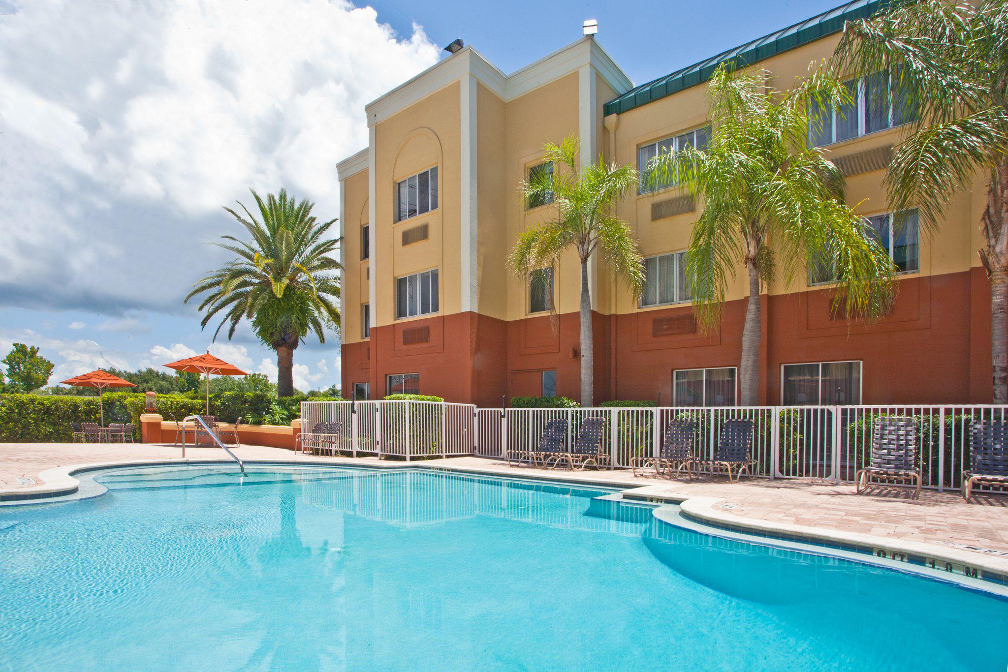 Holiday Inn Express Clearwater East - Icot Center Photo