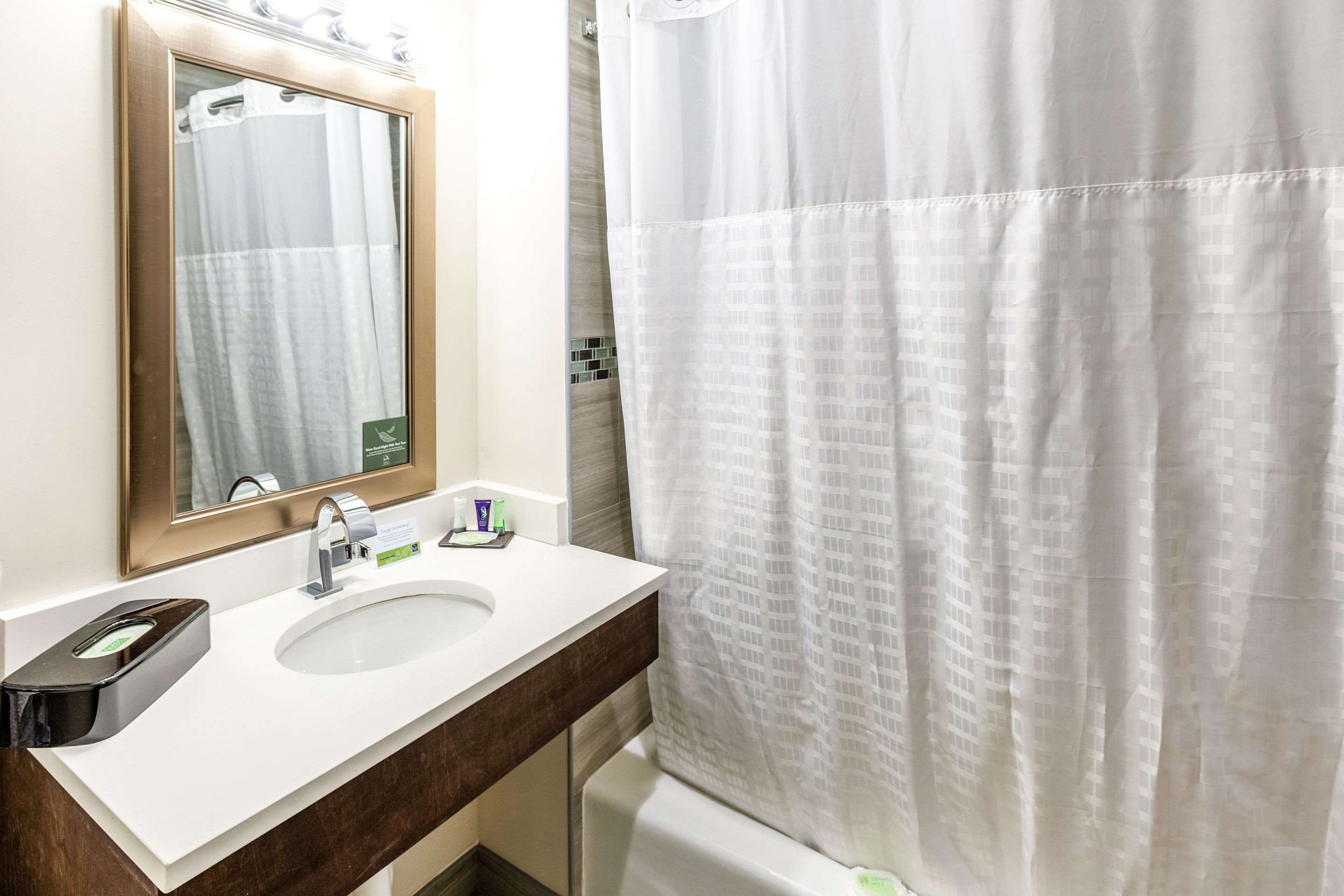 Sleep Inn & Suites Near Jfk Air Train Photo