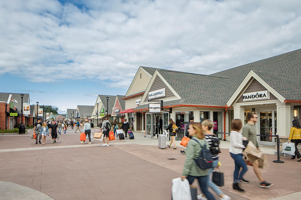 Woodbury Common Premium Outlets - Outlet Mall - Central Valley, NY 10917