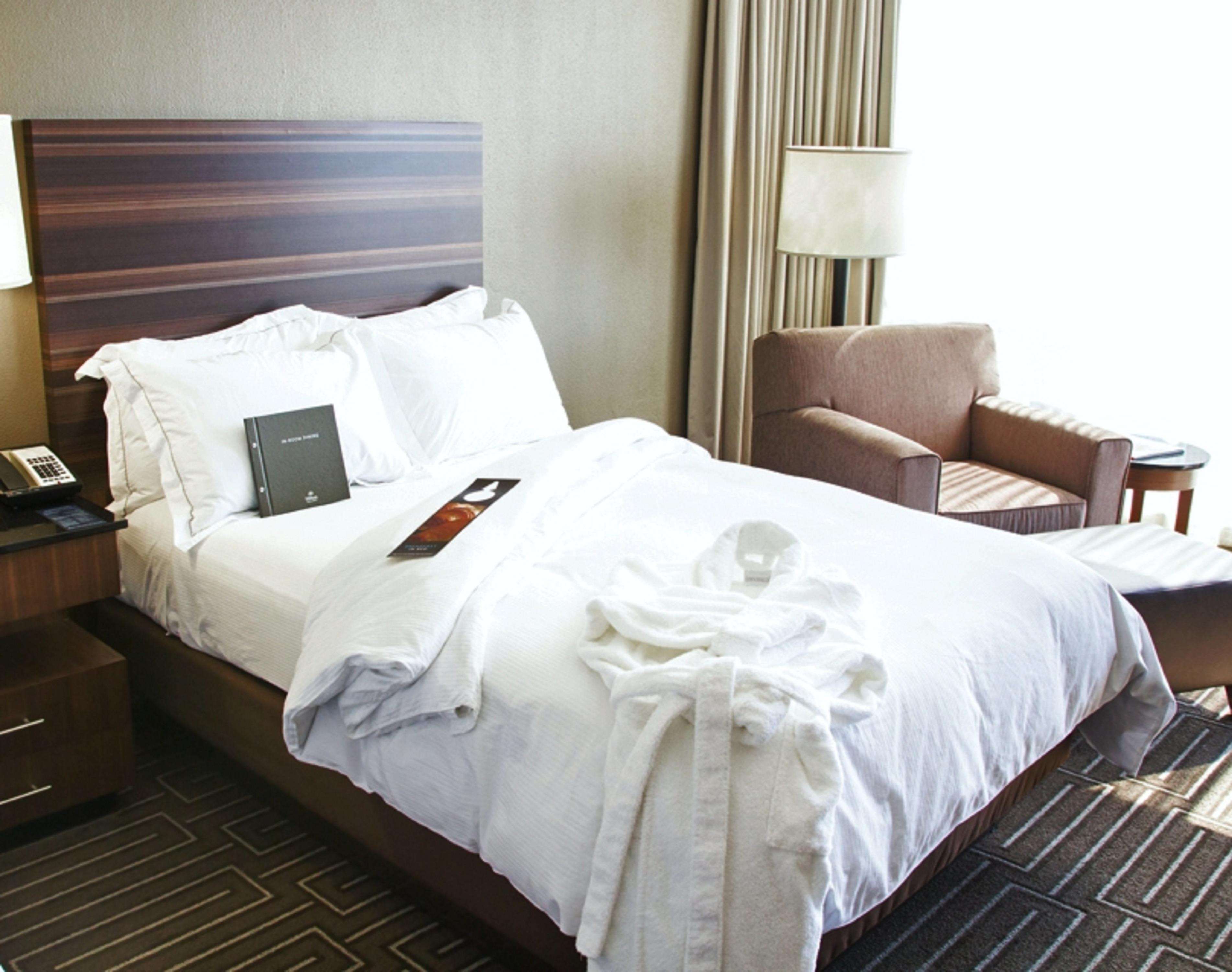 Hilton Charlotte University Place Photo