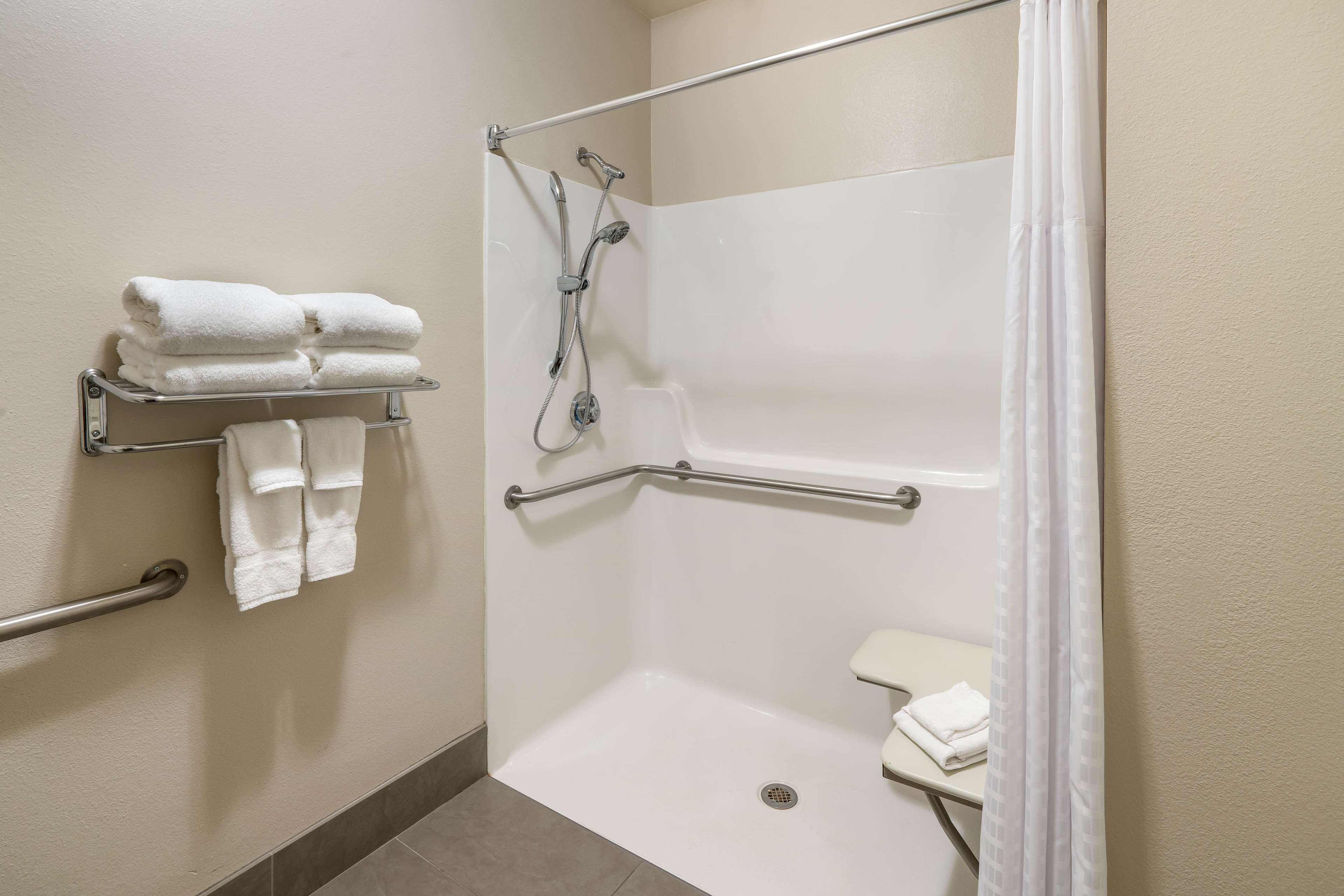 Mobility Accessible Double Queen Guest Bathroom